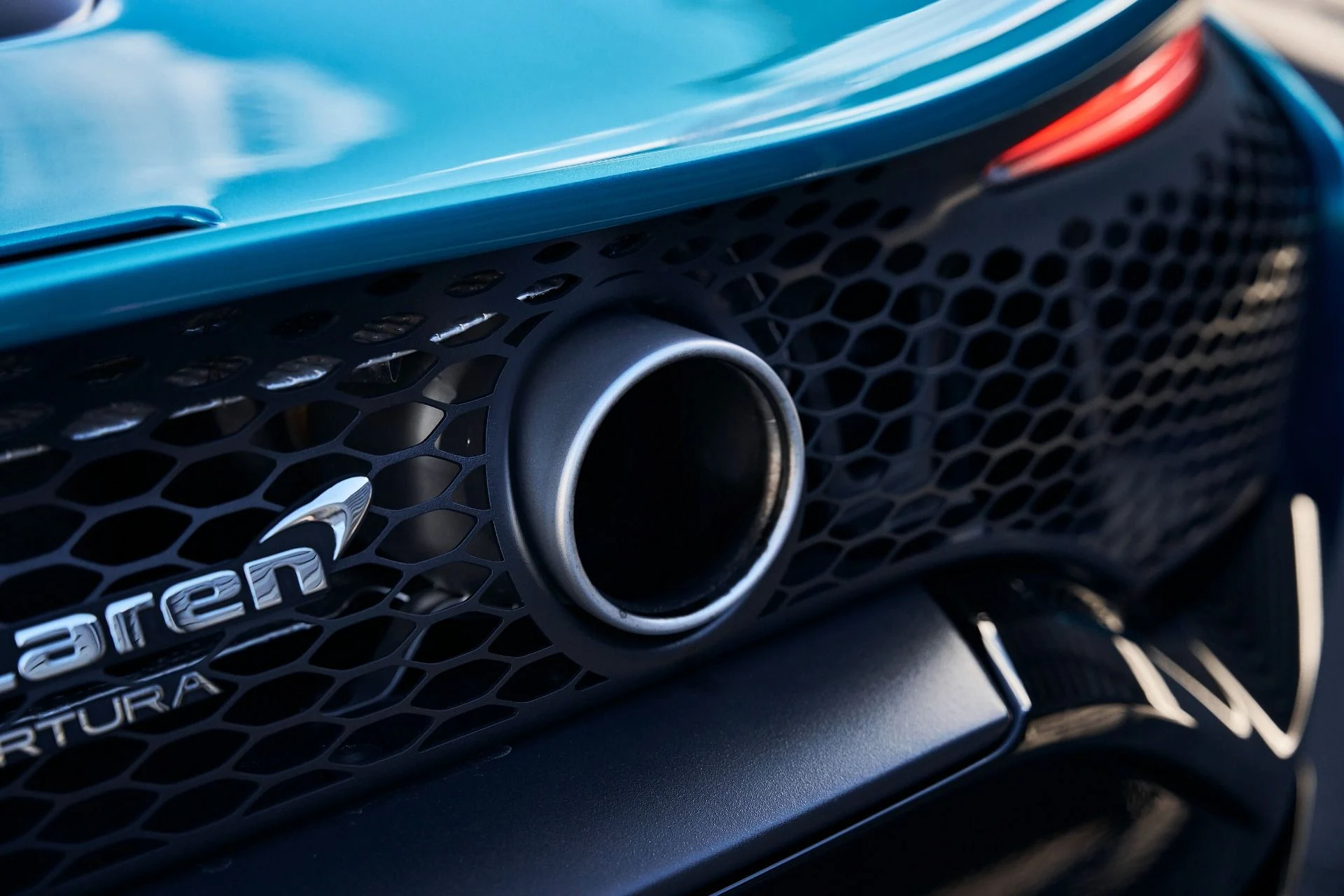 mph010_2164271342_Used_2025_Mc_Laren_Artura_1771382286_503ceeea31