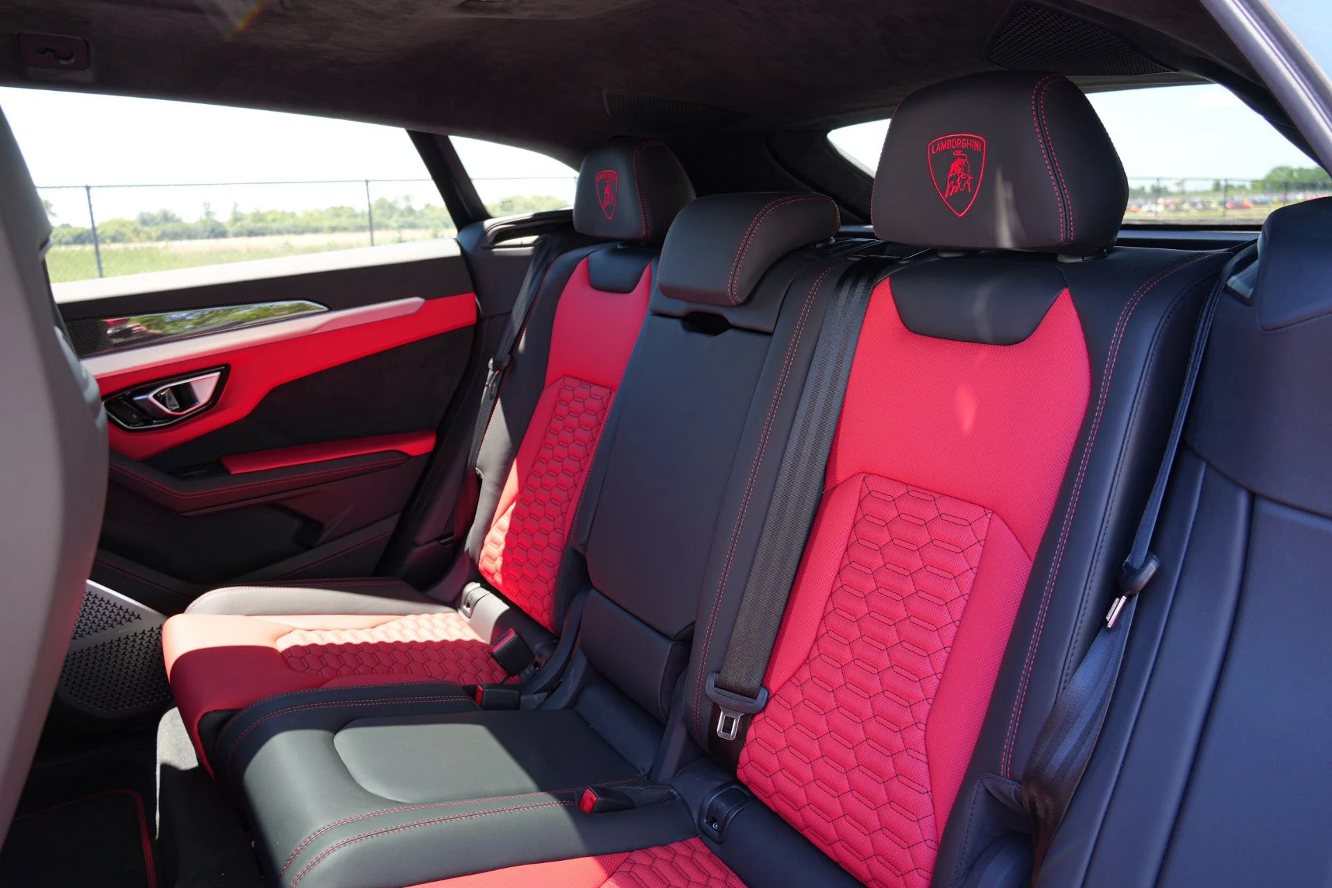 mph010_2171460592_Used_2019_Lamborghini_Urus_1781893095_384421e76d