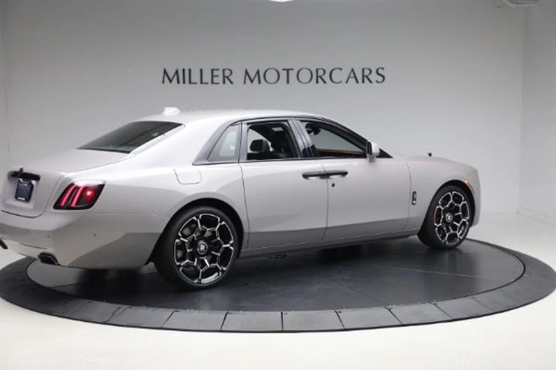 mph010_2172173823_New_2025_Rolls_Royce_Black_Badge_Ghost_9303722b4d