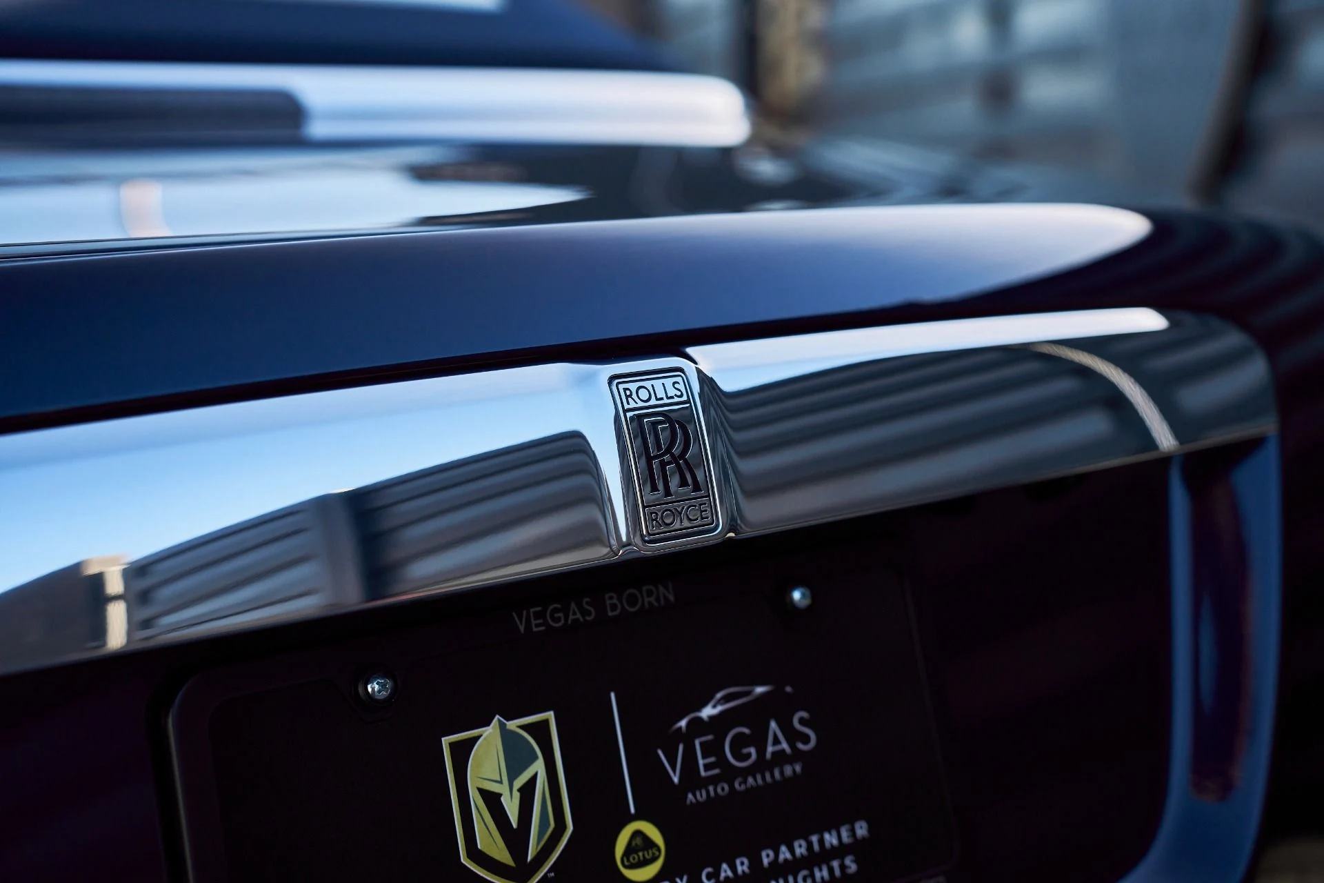 mph010_2174341550_Used_2018_Rolls_Royce_Dawn_1764124329_c08a31f041