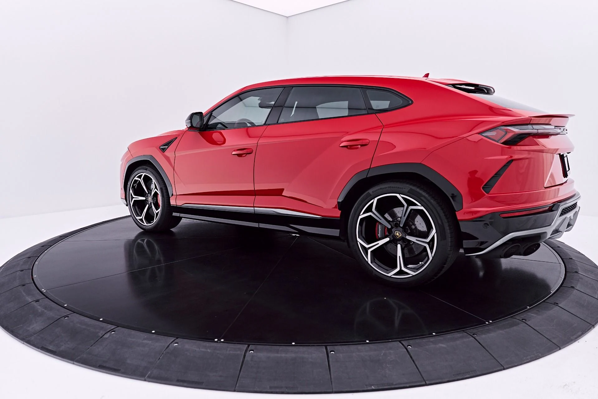 mph010_2175787409_Used_2019_Lamborghini_Urus_Base_1782947931_359c6130f8