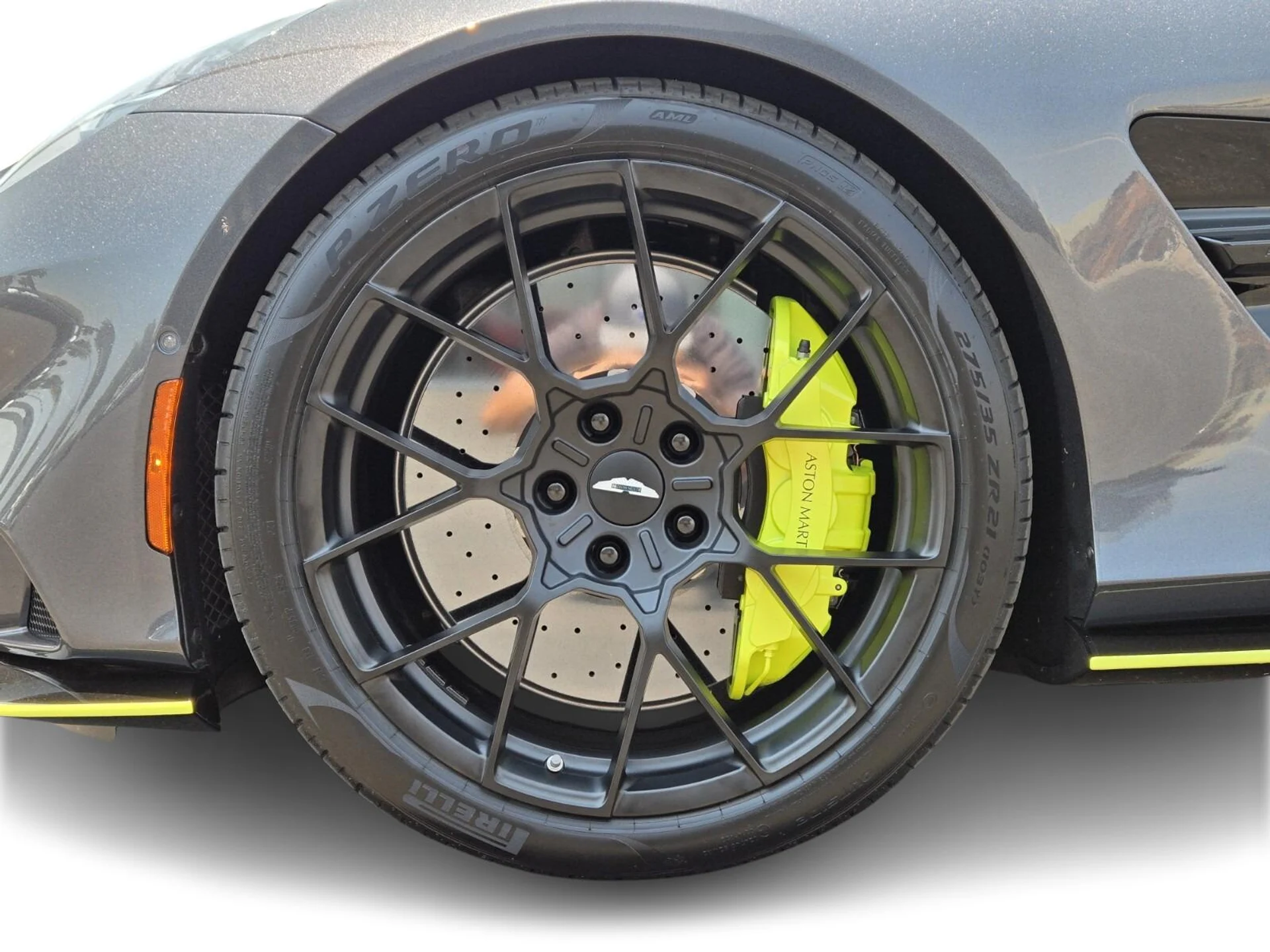 mph010_2176305564_New_2025_Aston_Martin_Vanquish_V12_1754459276_4f103ffbc0