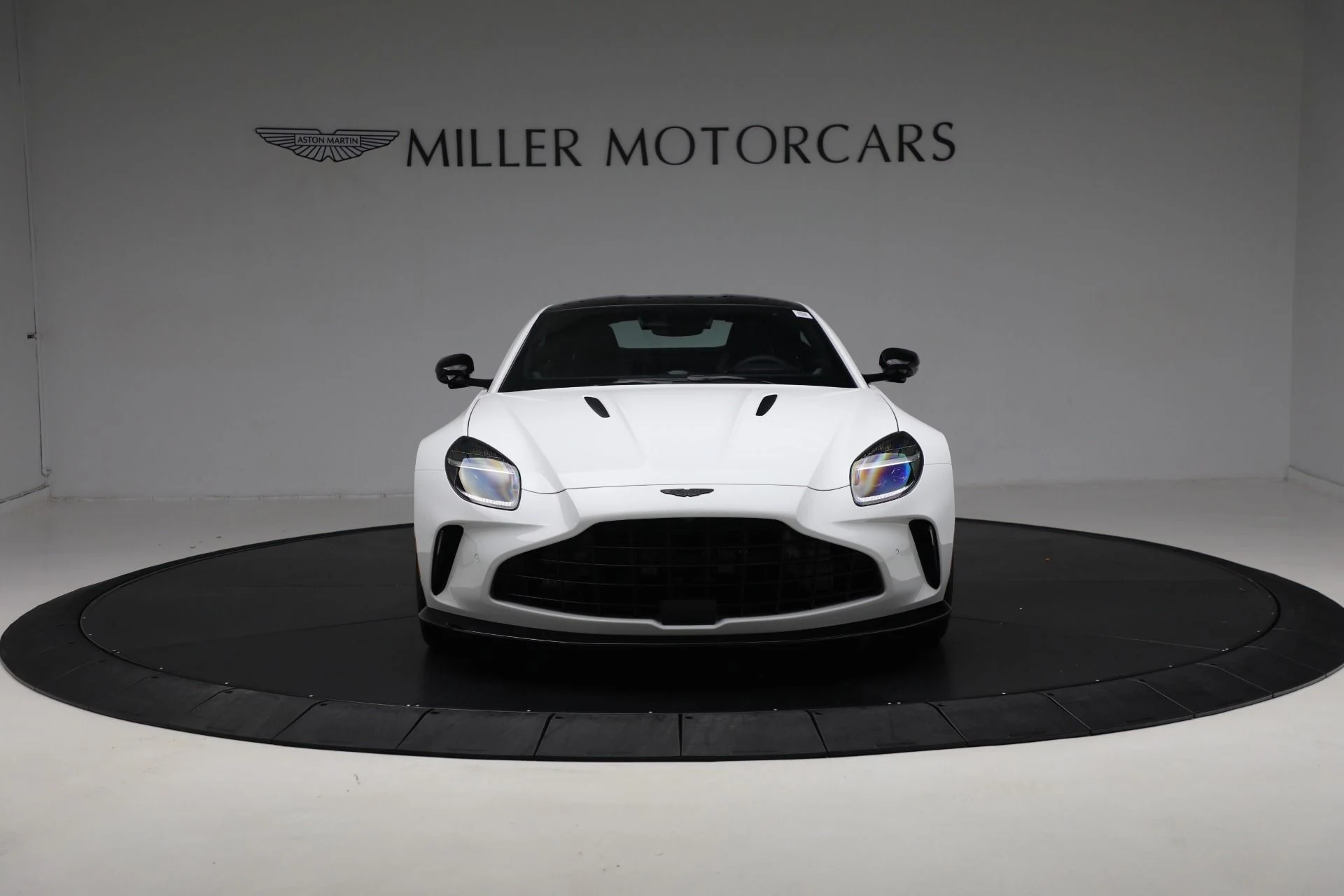 mph010_2176838070_New_2025_Aston_Martin_Vantage_207967a574