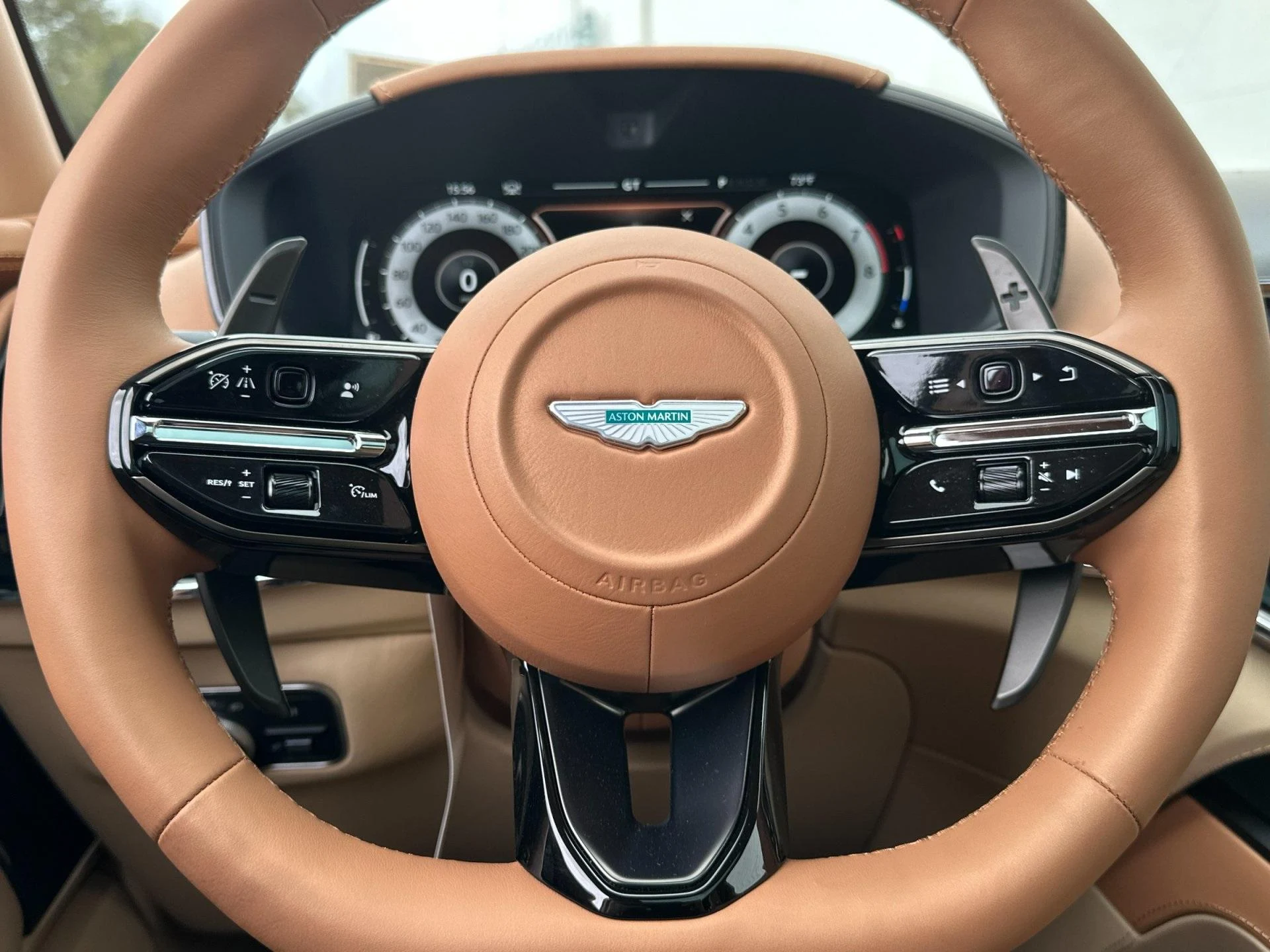 mph010_2184397401_New_2025_Aston_Martin_DBX_707_1759500531_fb0675ddc6