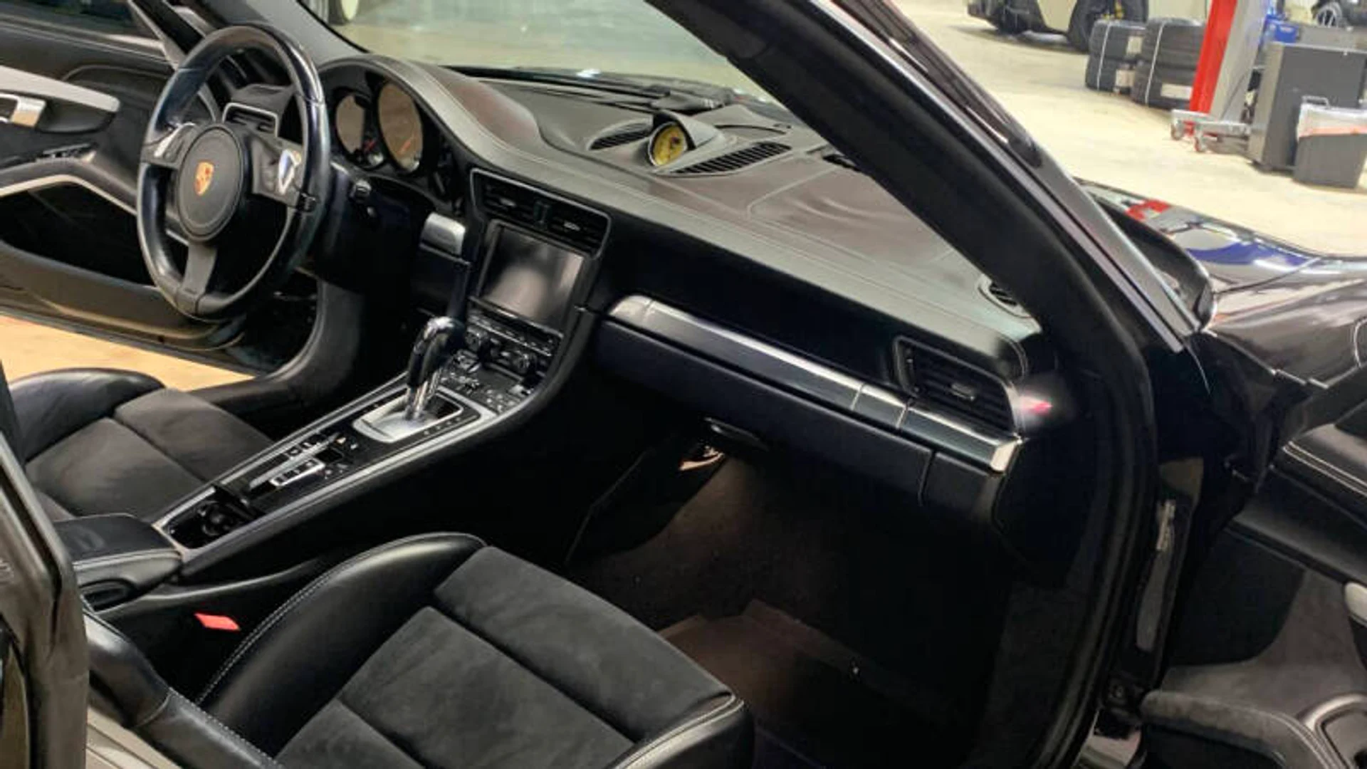 mph010_2195405798_2014_porsche_911_carrera_2dr_coupe_89d14d8817