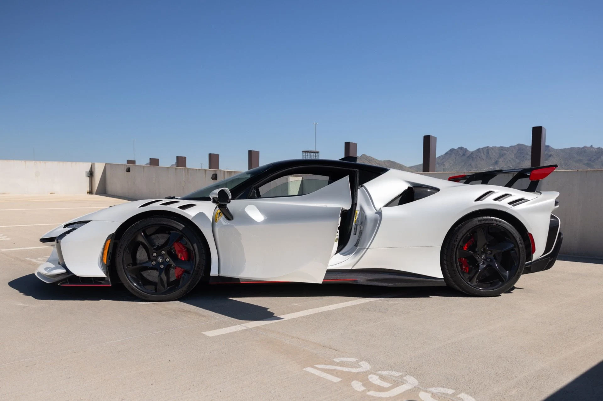 mph010_220503056_Used_2025_Ferrari_SF_90_XX_Stradale_1791844295_6792666f89