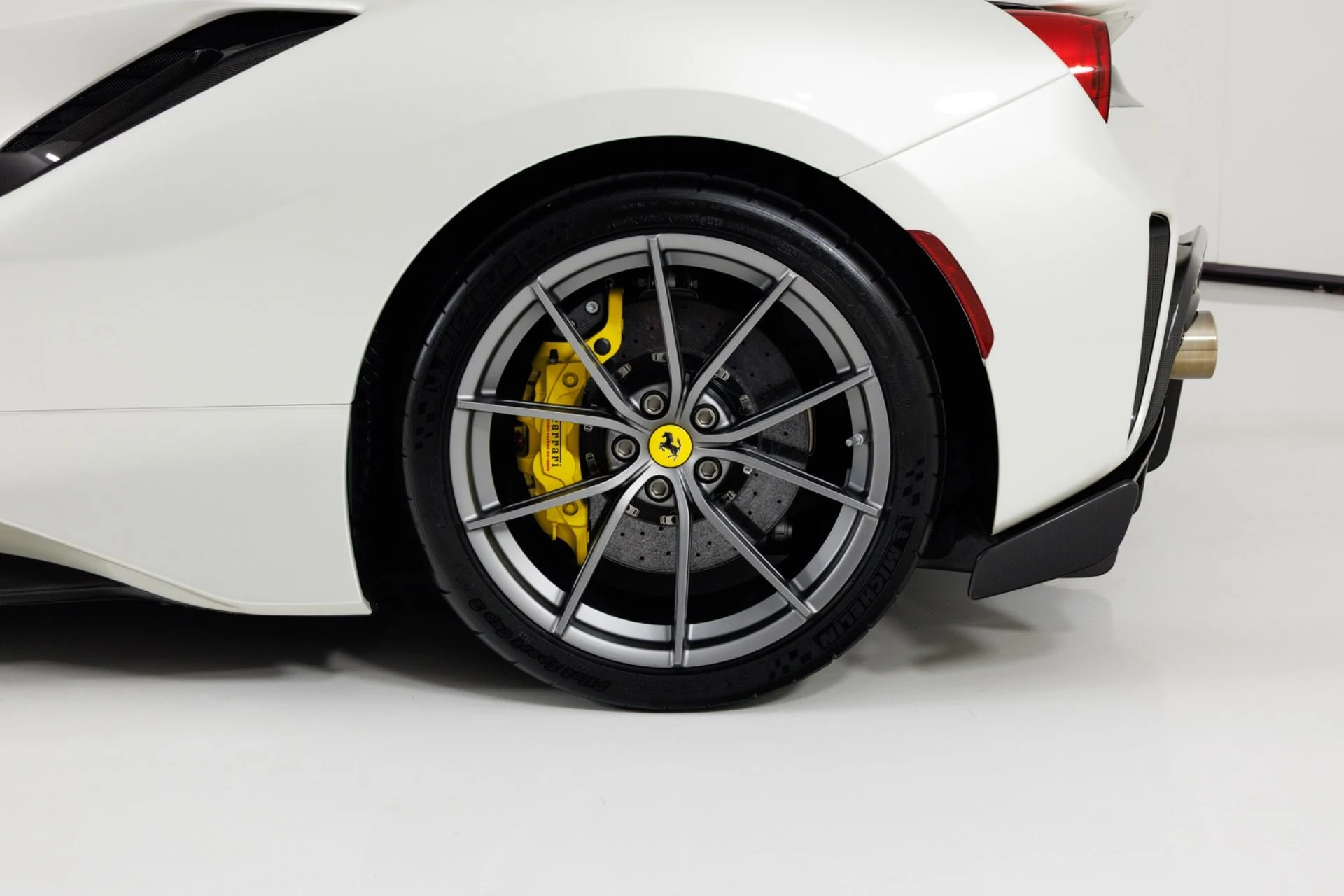 mph010_2206419599_Used_2020_Ferrari_488_Pista_1791475678_0960404511