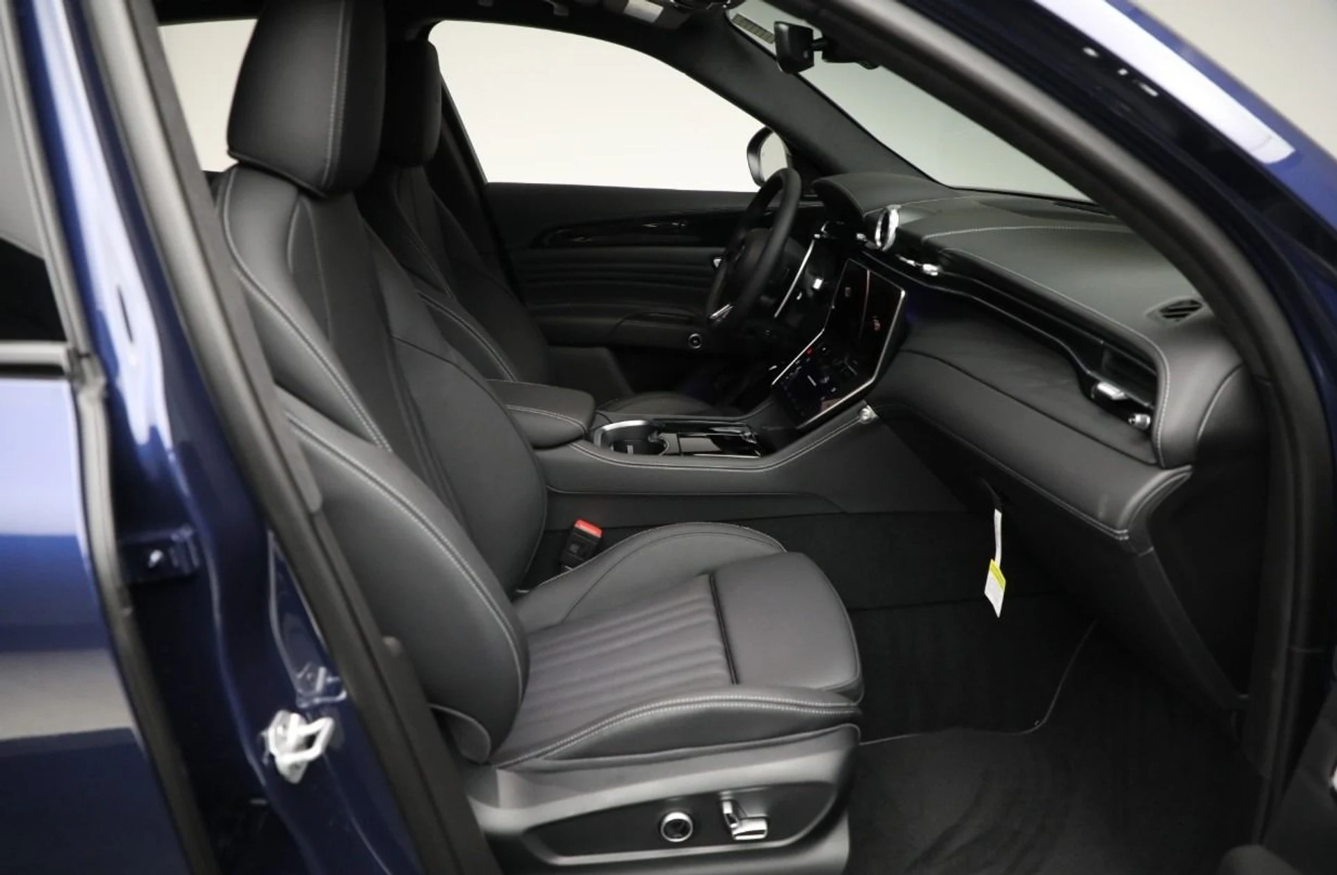 mph010_221627942_New_2025_Maserati_Grecale_Modena_104e60e5e5
