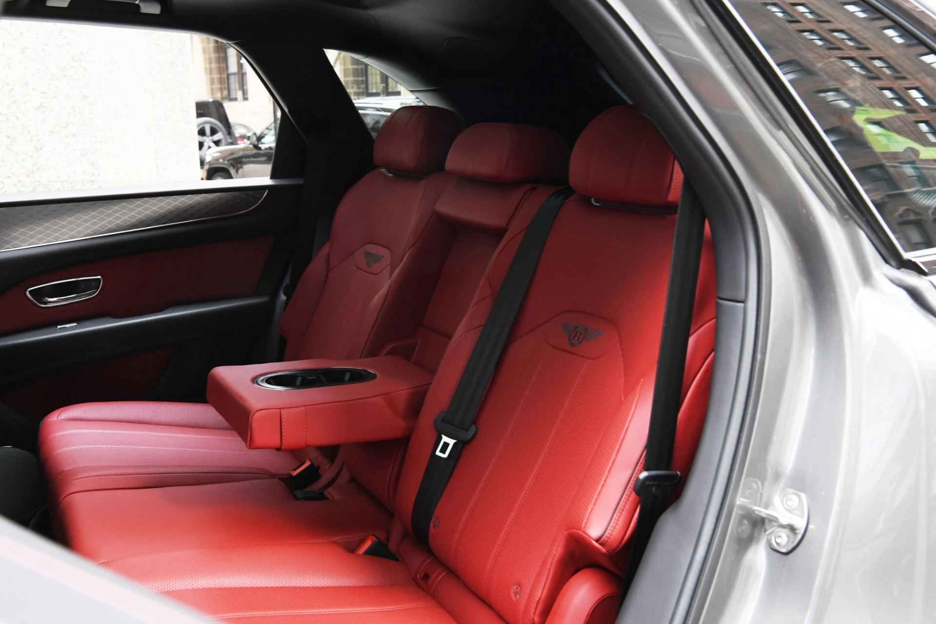 mph010_2220859071_Used_2021_Bentley_Bentayga_V8_1761946591_2fc17b12cc