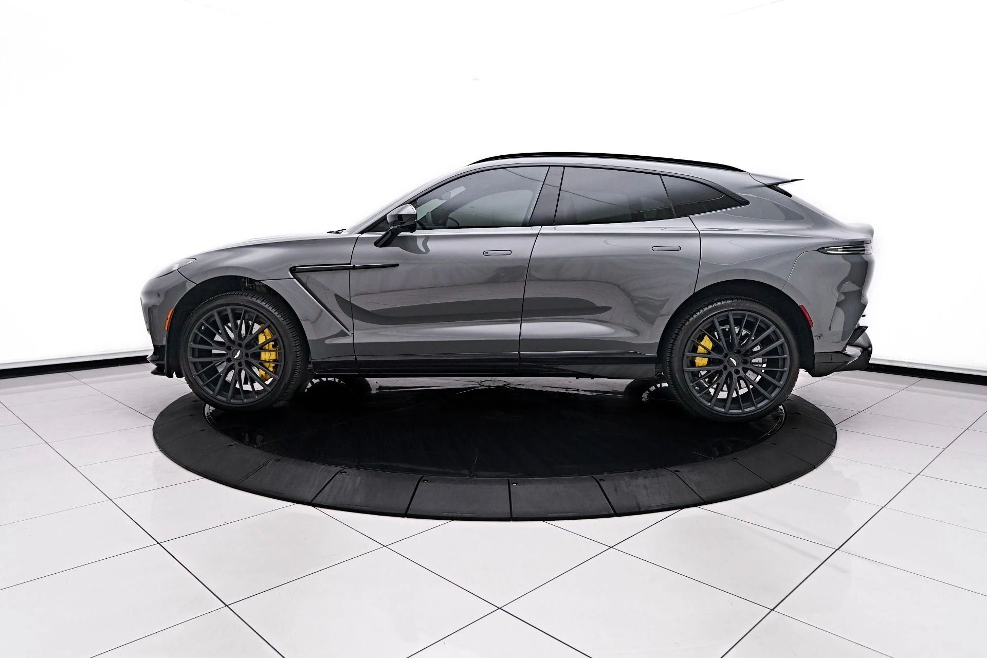 mph010_2224941803_Used_2024_Aston_Martin_DBX_707_1753235896_308a7f362a