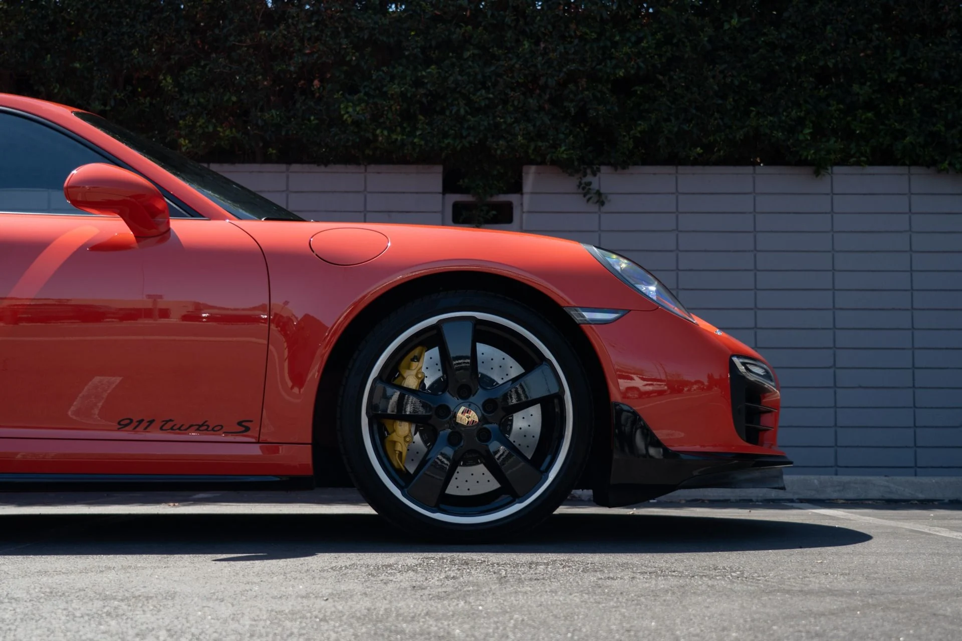 mph010_2226109917_Used_2016_Porsche_911_Turbo_S_1756939702_ade771f717