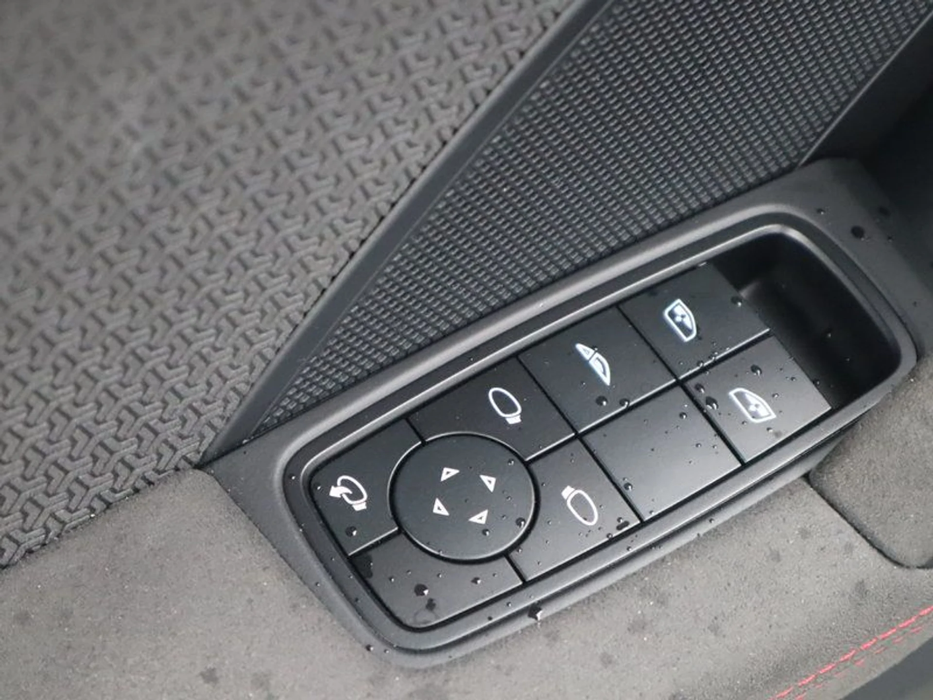 mph010_2226433421_37546875_08398_e415d44af61bd7040168d0e1d11ca10a_daff6bba74