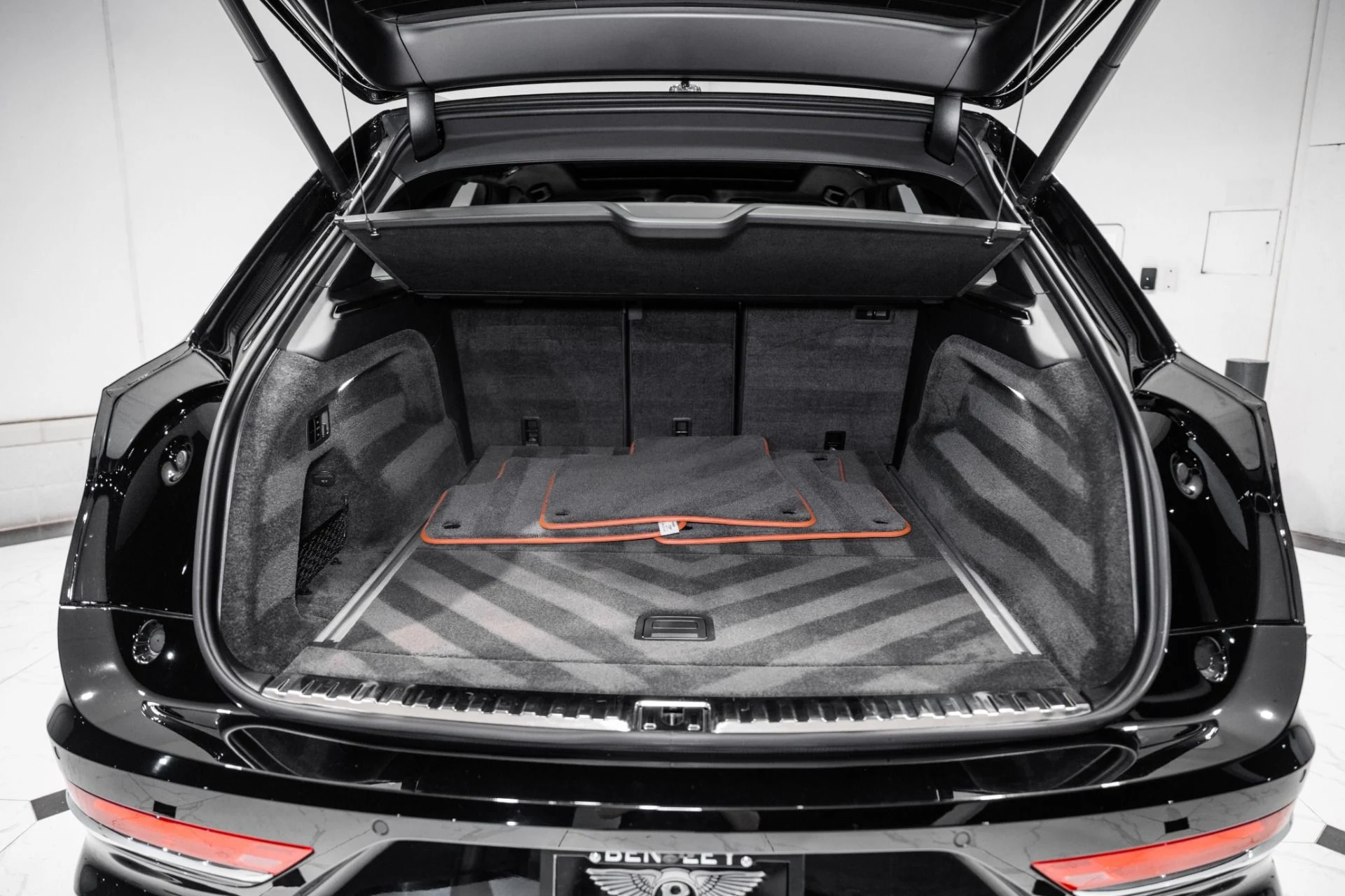 mph010_2230638720_Used_2022_Bentley_Bentayga_V8_1773164215_356faacc63