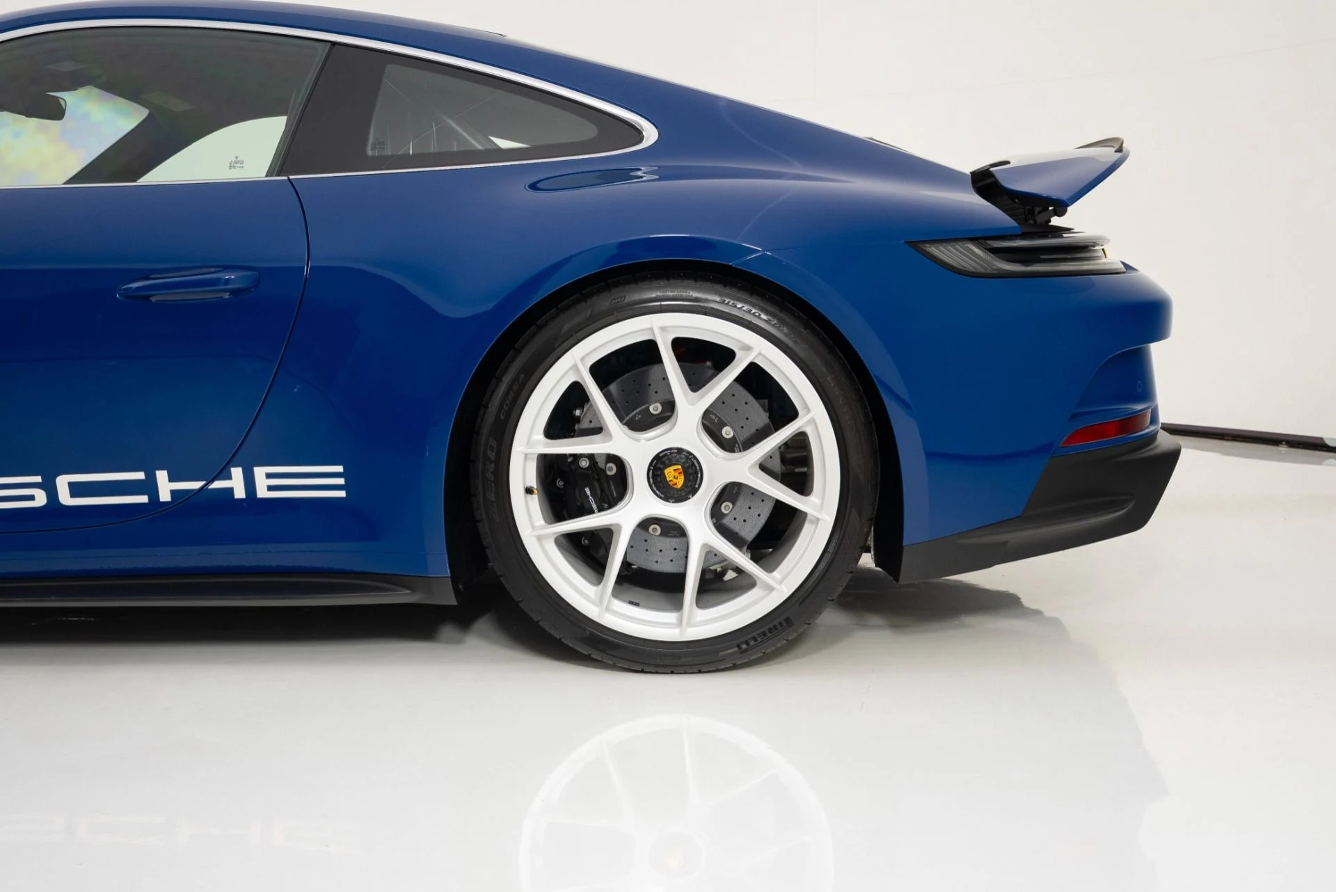 mph010_2237956096_Used_2024_Porsche_911_ST_1758136882_900f3c92e7