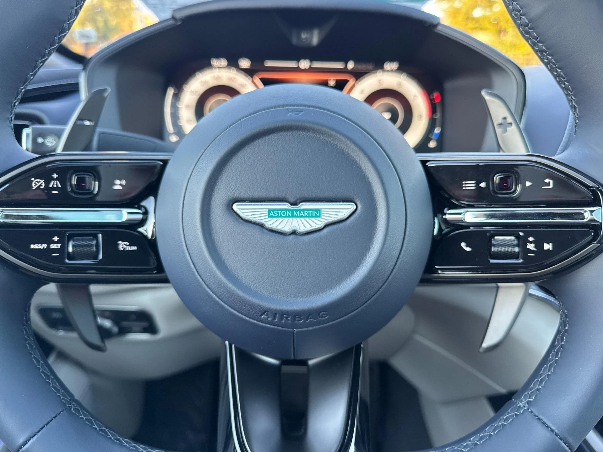 mph010_2250706934_New_2026_Aston_Martin_DBX_707_1767971557_86c6e9e6da