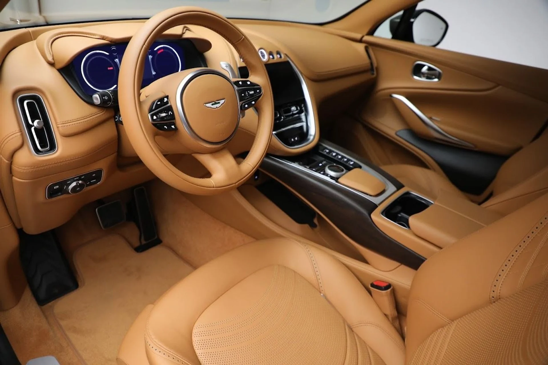 mph010_2253660678_Used_2023_Aston_Martin_DBX_1685647271_b81ab495db