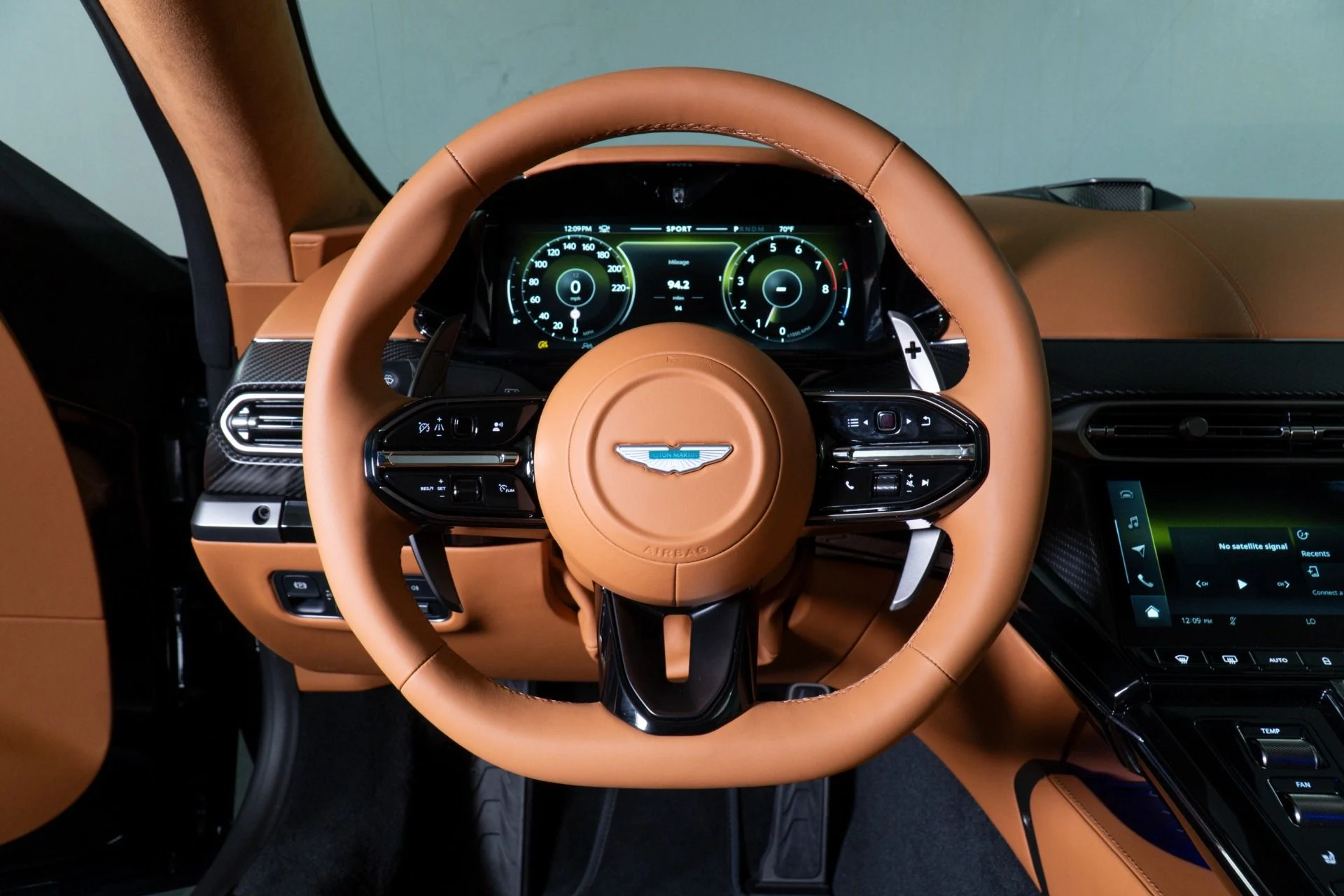 mph010_2256452828_New_2026_Aston_Martin_Vantage_1777652396_8464772161