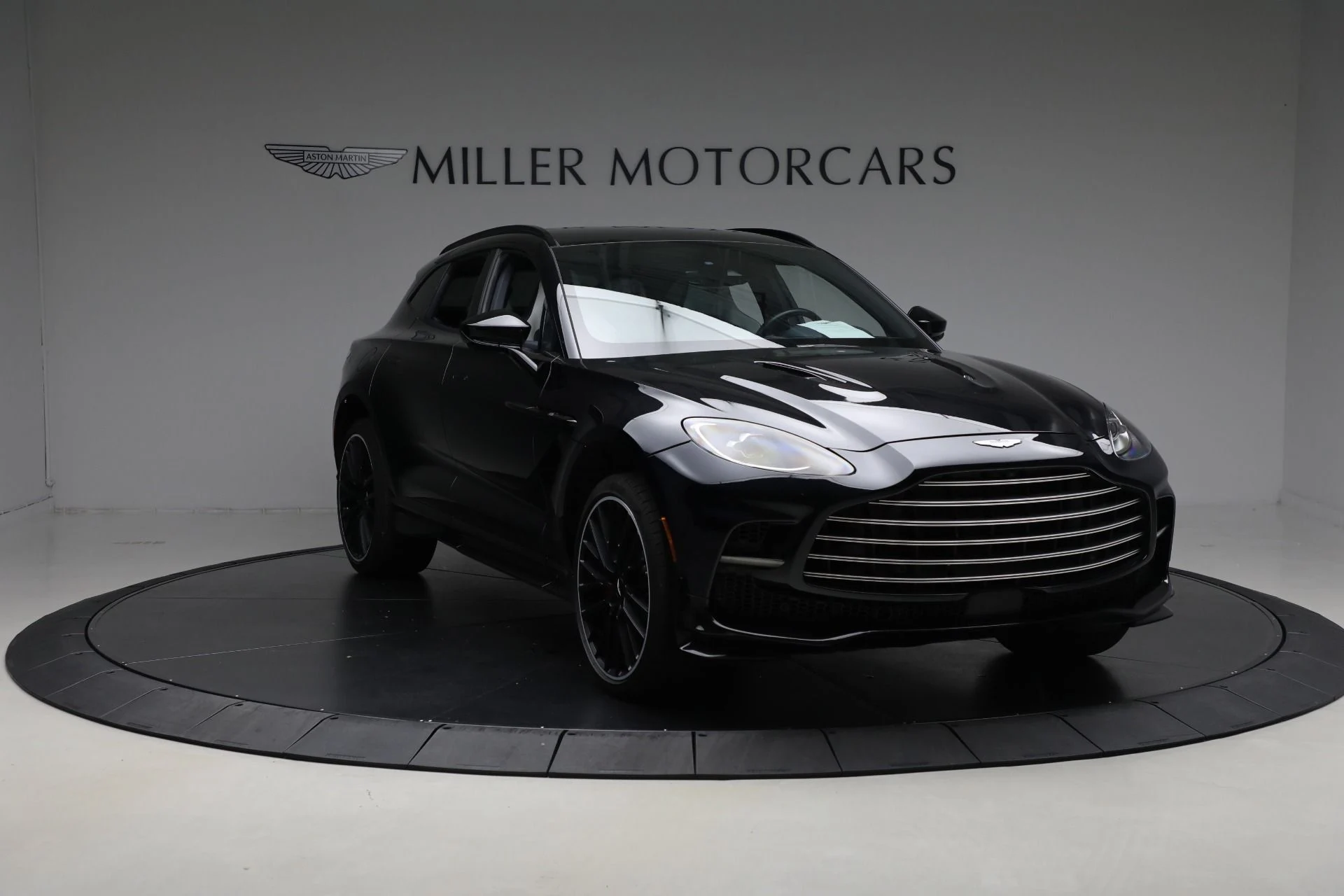 mph010_2257970681_Used_2023_Aston_Martin_DBX_707_23e95886b0