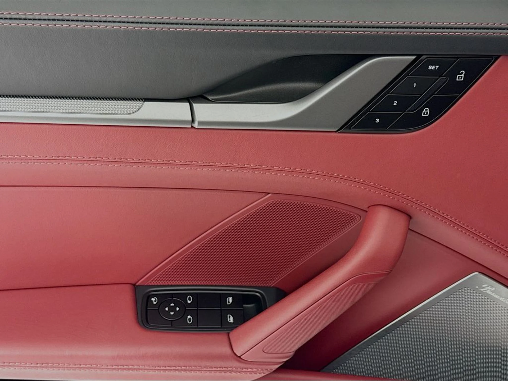 mph010_2259265836_b1db361aebbaaaac485d44cc931601a2x_15042bb9d5