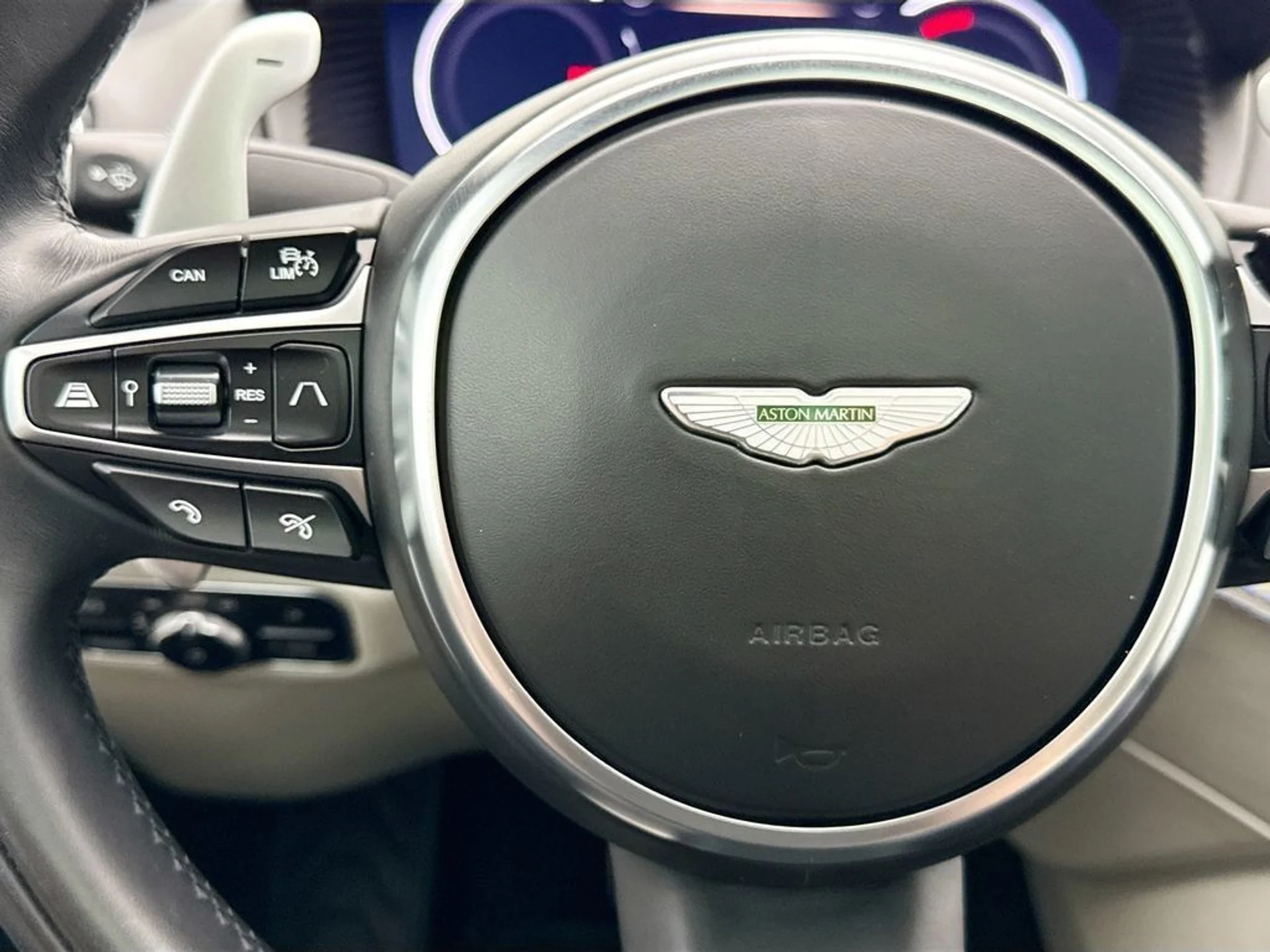 mph010_2269878999_used_2022_aston_martin_dbx_awd_8119_23031859_11_1024_a6f166e1e1
