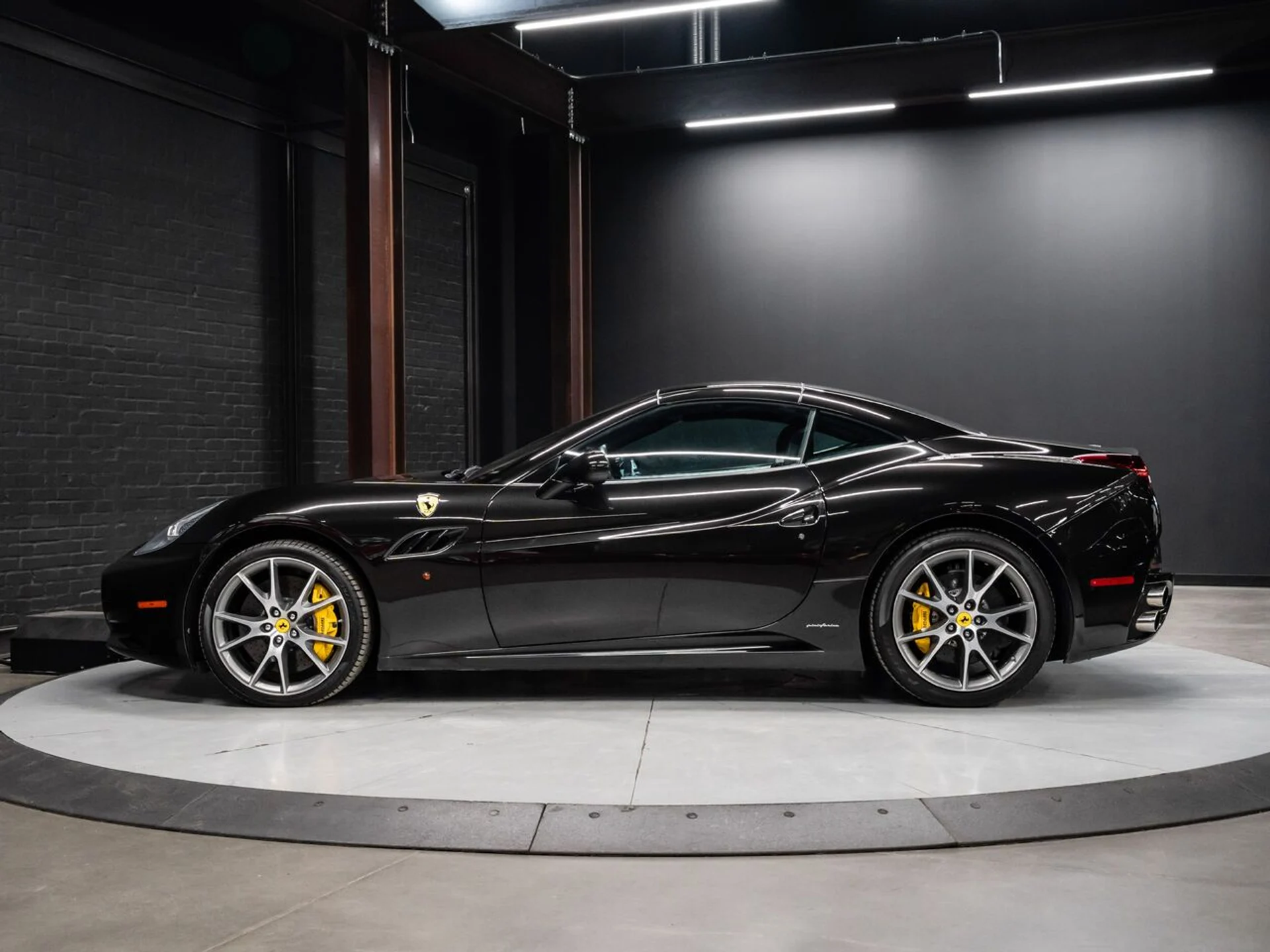 mph010_2271569673_ferrari_california_2011_a738989d92