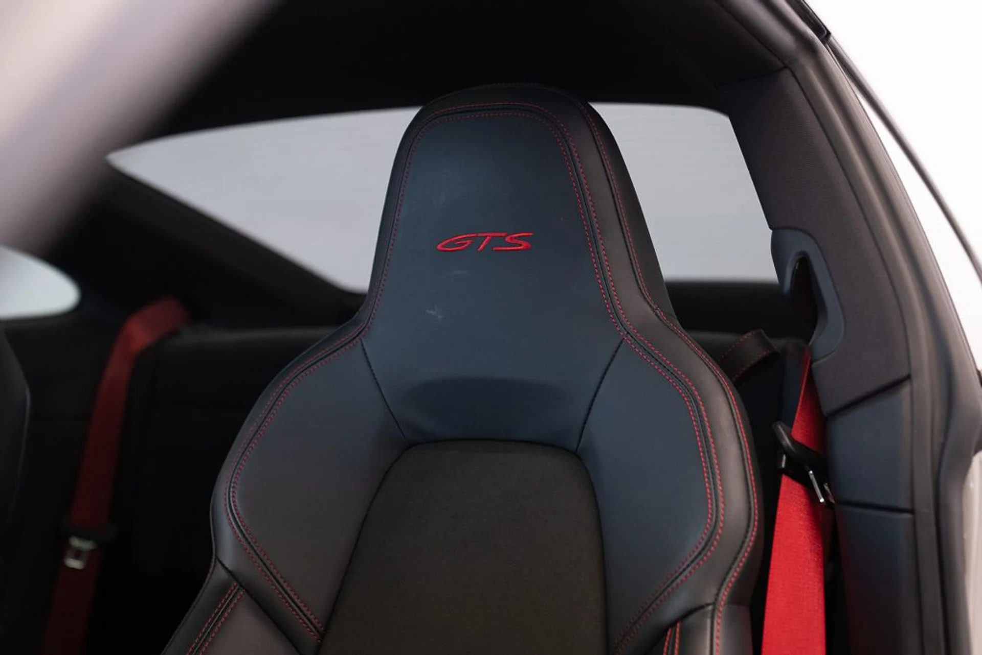 mph010_2280890428_porsche_911_2023_jpg_v_1773863537_67bdcd2635