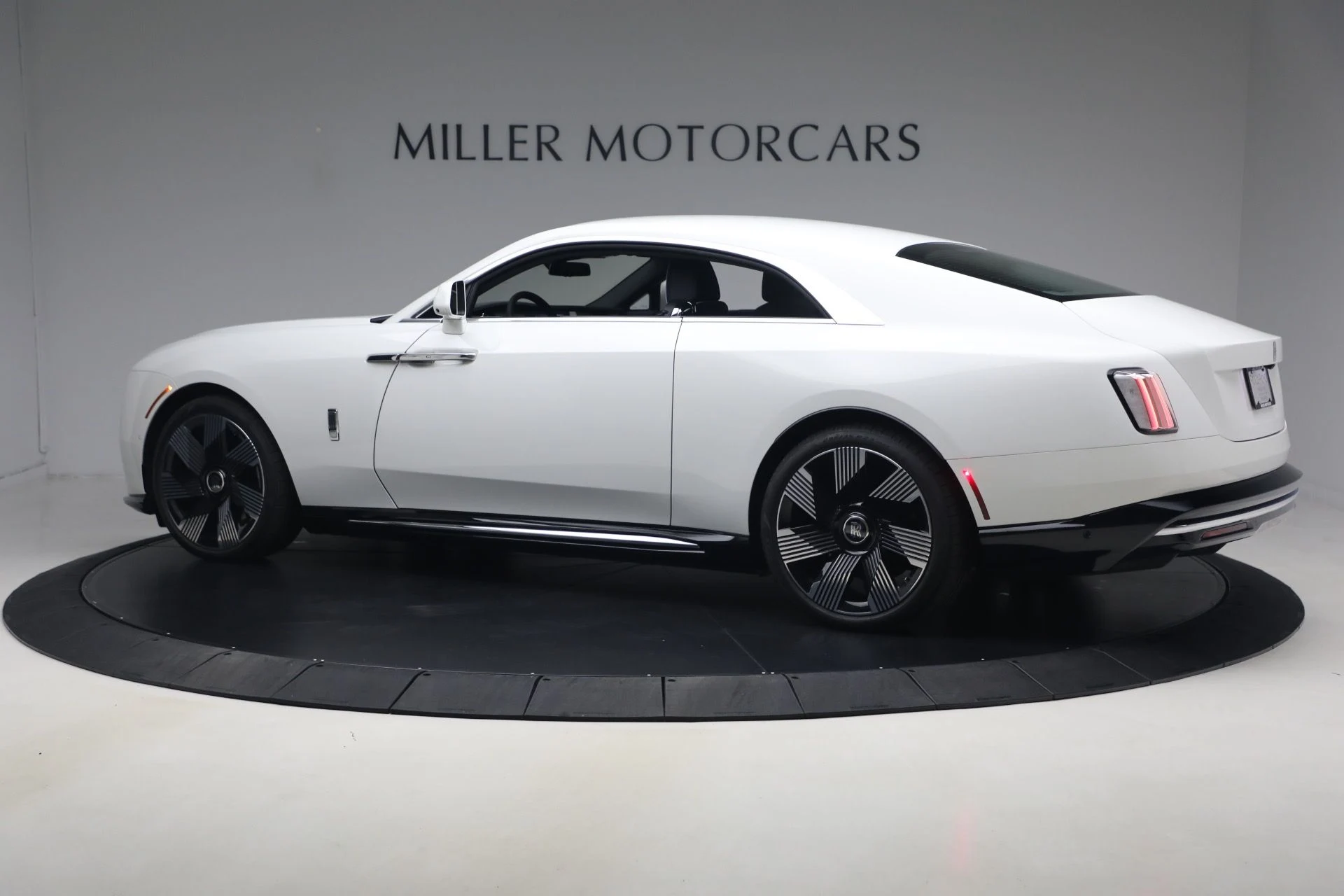 mph010_2282379113_Used_2026_Rolls_Royce_Spectre_bdca0a9f2f