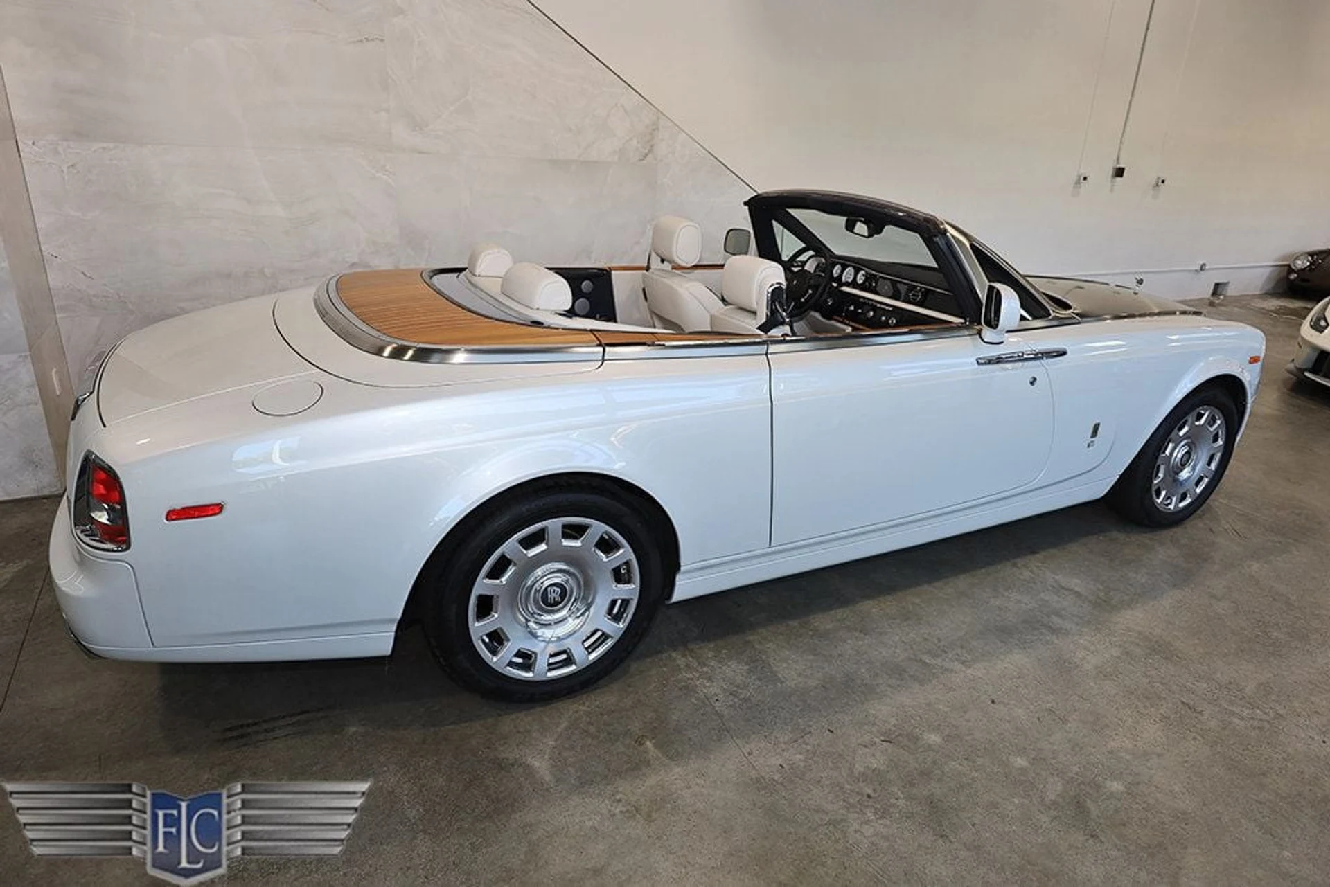 mph010_2287348675_used_2017_rolls_royce_phantom_dropheadcoupe_9689_22945304_11_1024_d1e182da2d