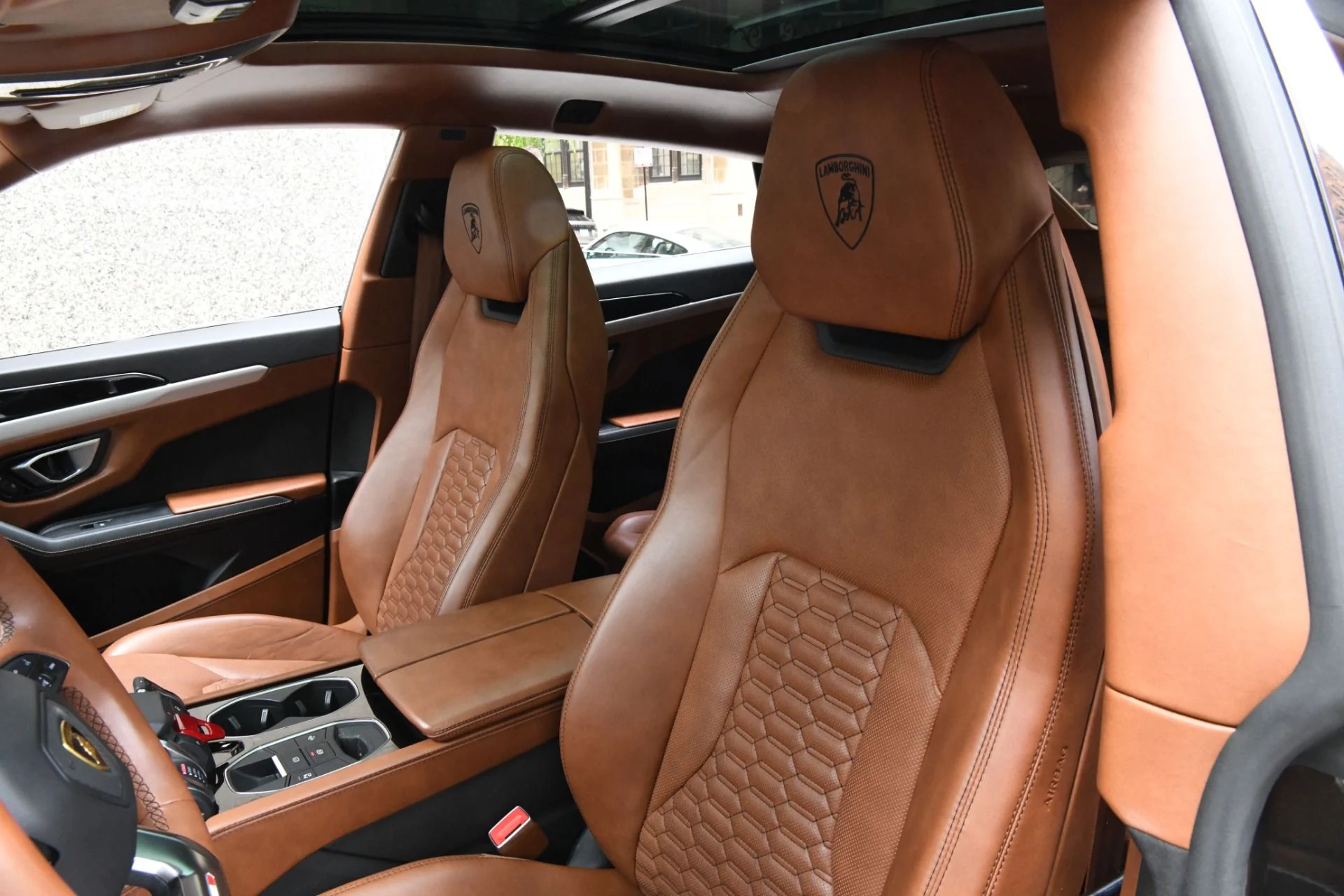 mph010_2287723284_Used_2021_Lamborghini_Urus_1748030633_b2ac6e9f20