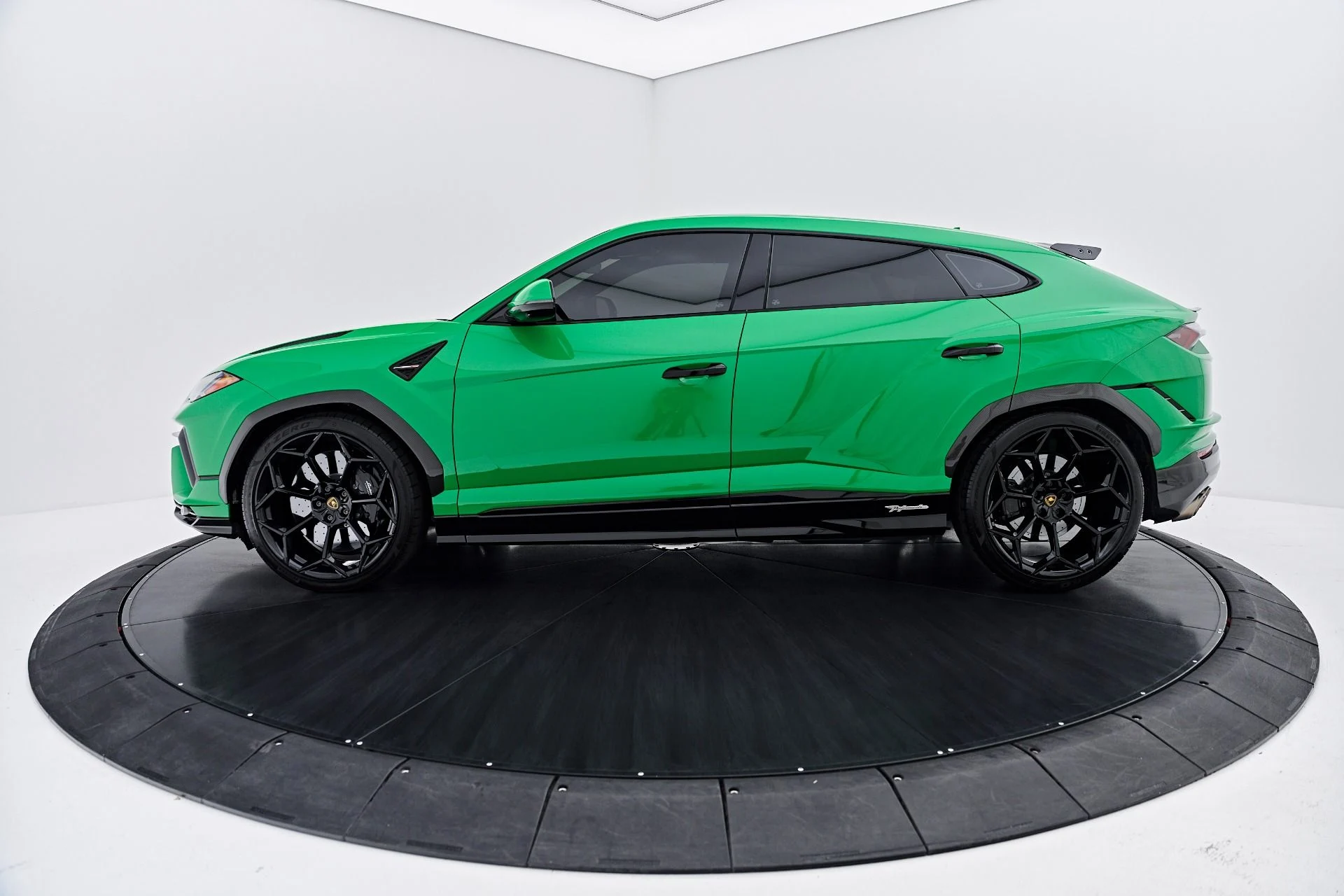 mph010_2289902743_Used_2023_Lamborghini_Urus_Performante_1788571102_3448adb097