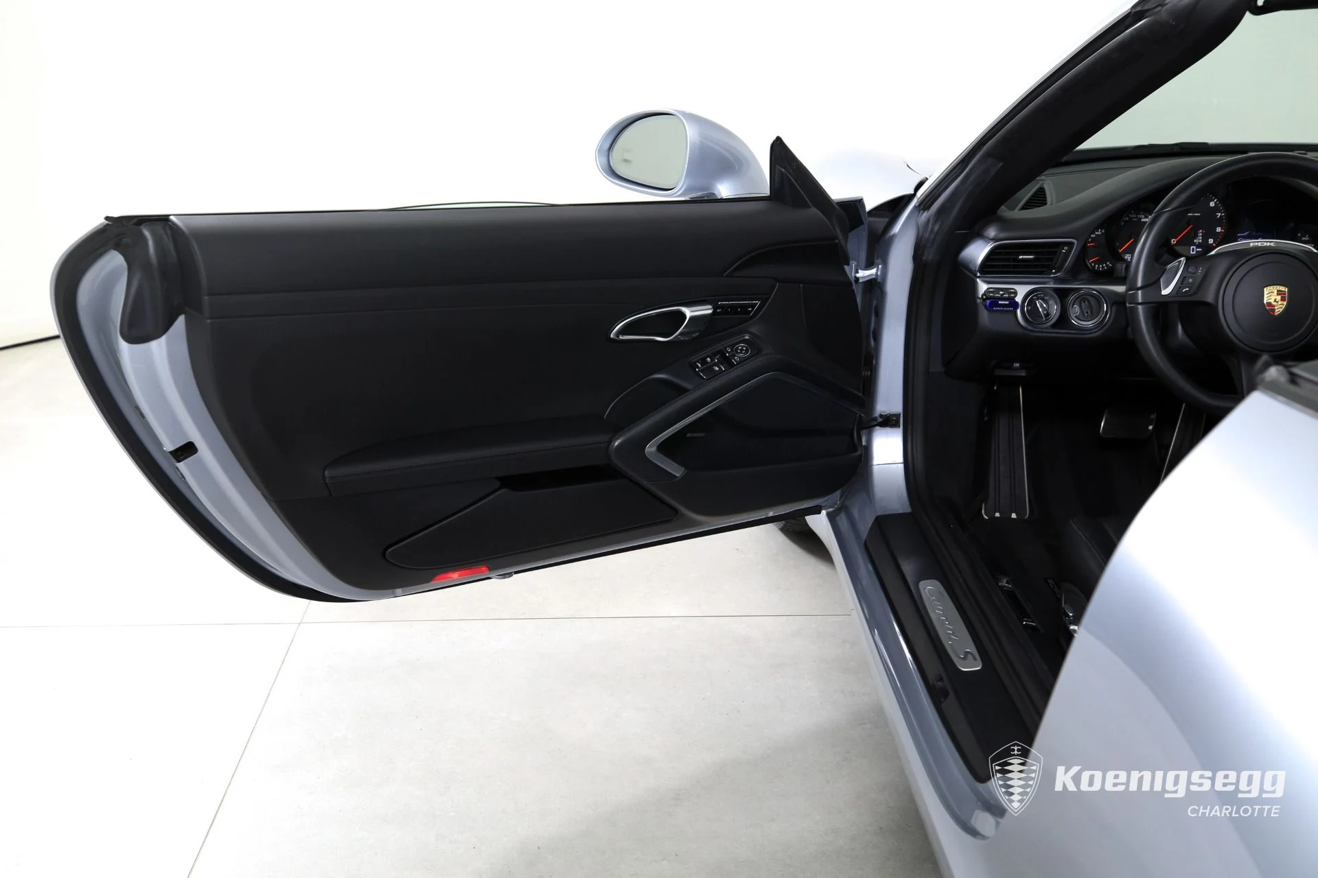 mph010_2295391831_Used_2015_Porsche_911_Carrera_S_1706289966_483624e56c