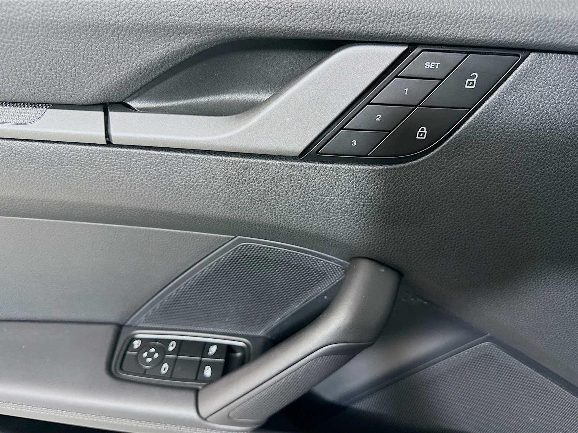 mph010_2295616426_3dcb68a933317f659f403b6b38b481b6_324980624d