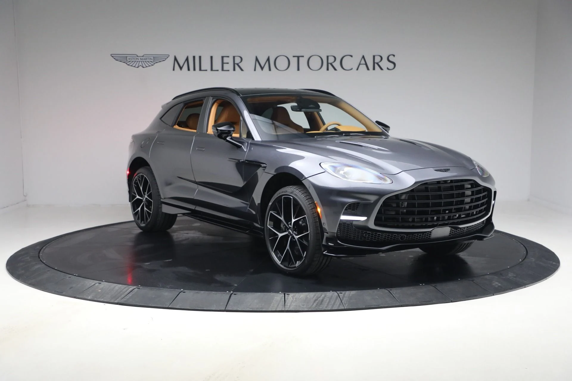 mph010_2295739394_New_2026_Aston_Martin_DBX_707_1770419667_a73a855cc3