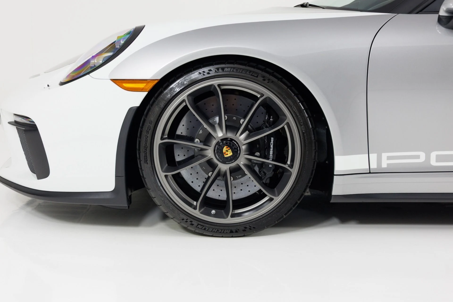 mph010_2296188411_Used_2019_Porsche_911_Speedster_1790794373_ff6003ef2e