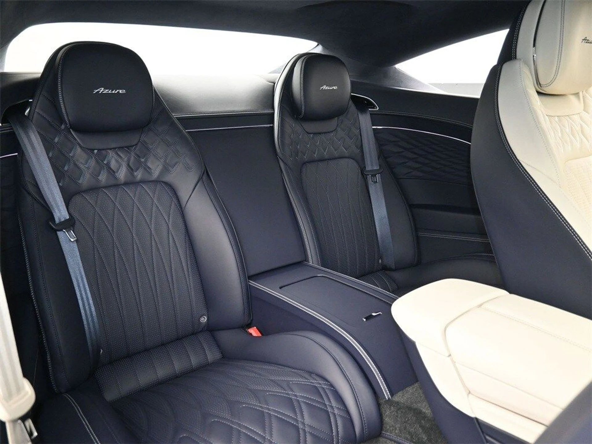 mph010_2299433449_81384d7f78d24c61554b803d94841e8cx_ab45523904