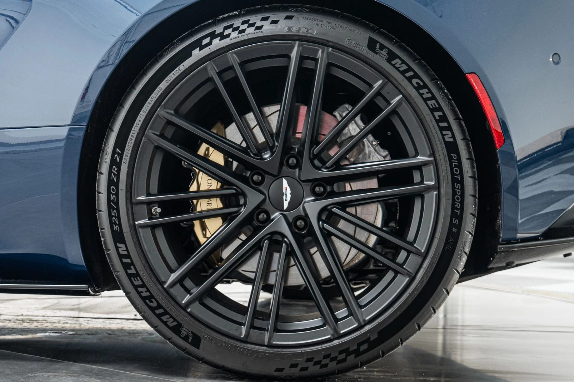 mph010_2309950047_Used_2024_Aston_Martin_DB_12_Volante_Carbon_Fiber_Bucket_Seats_Heritage_Paint_Color_1773867859_f4d657096c