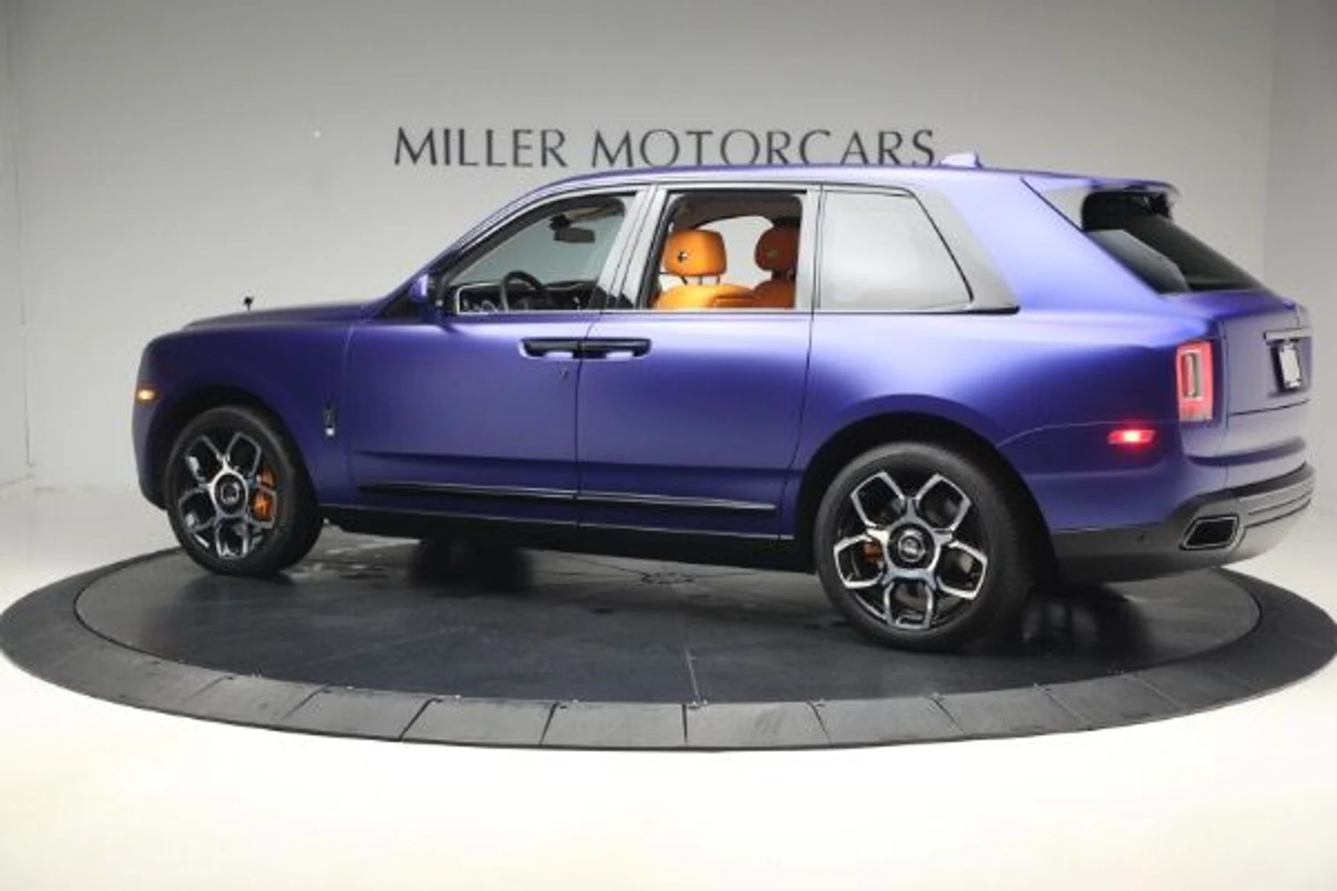 mph010_2318700244_Used_2023_Rolls_Royce_Black_Badge_Cullinan_beb1d4f1a5