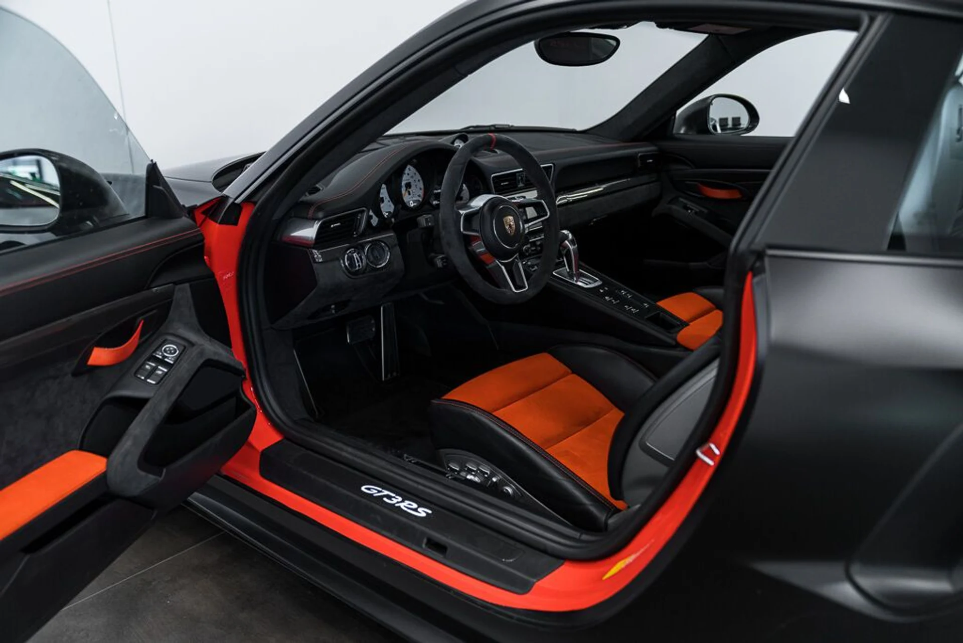 mph010_2327111664_porsche_911_2016_jpg_v_1758918548_23e465d514