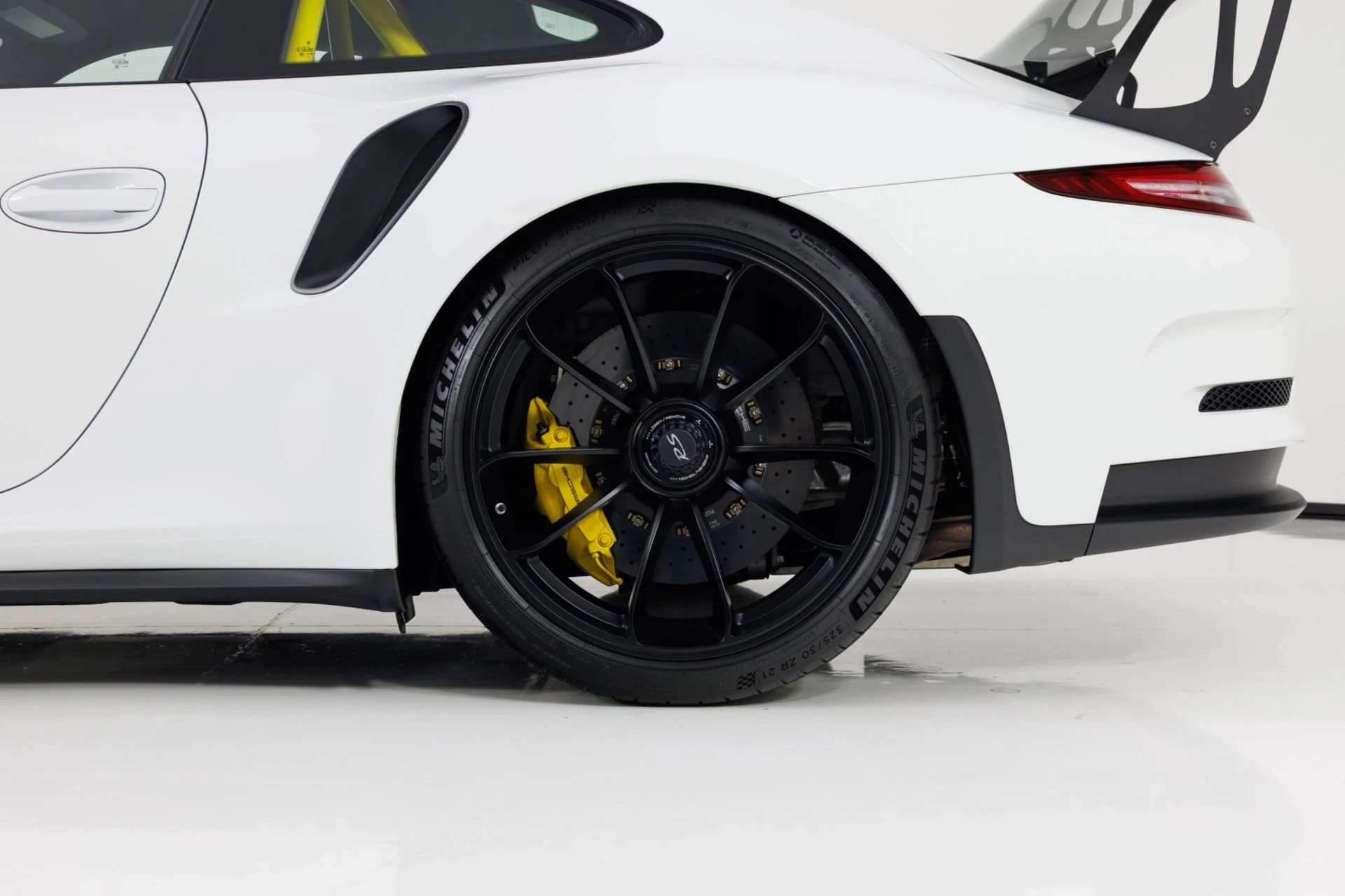 mph010_2338117058_Used_2016_Porsche_911_GT_3_RS_1775150675_3cf8e1c7eb