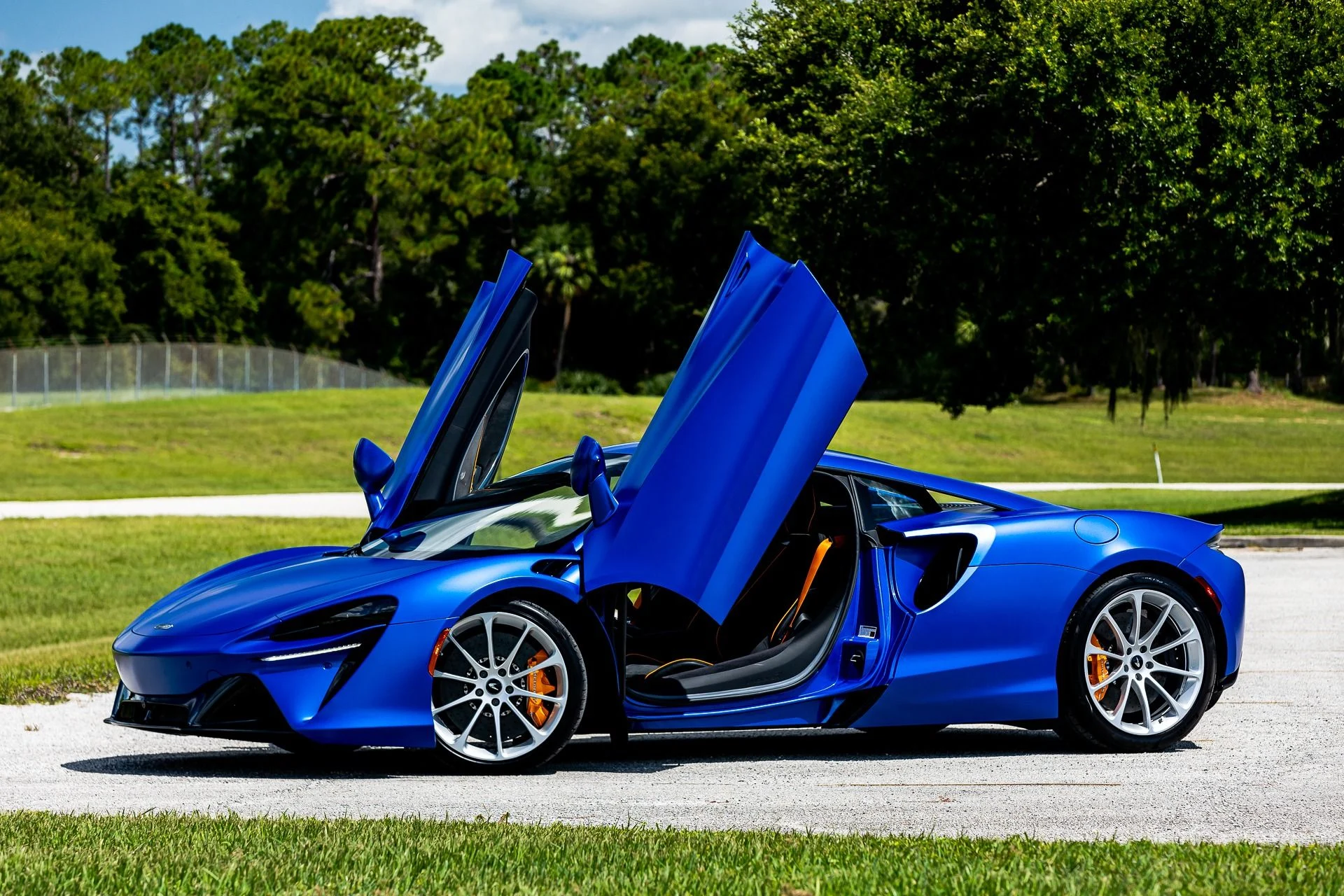 mph010_2352458775_324_p11_l_944379edcb