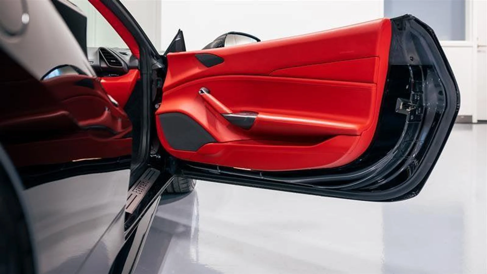 mph010_2354026879_Used_2018_Ferrari_488_Spider_Base_1782922697_4127868107