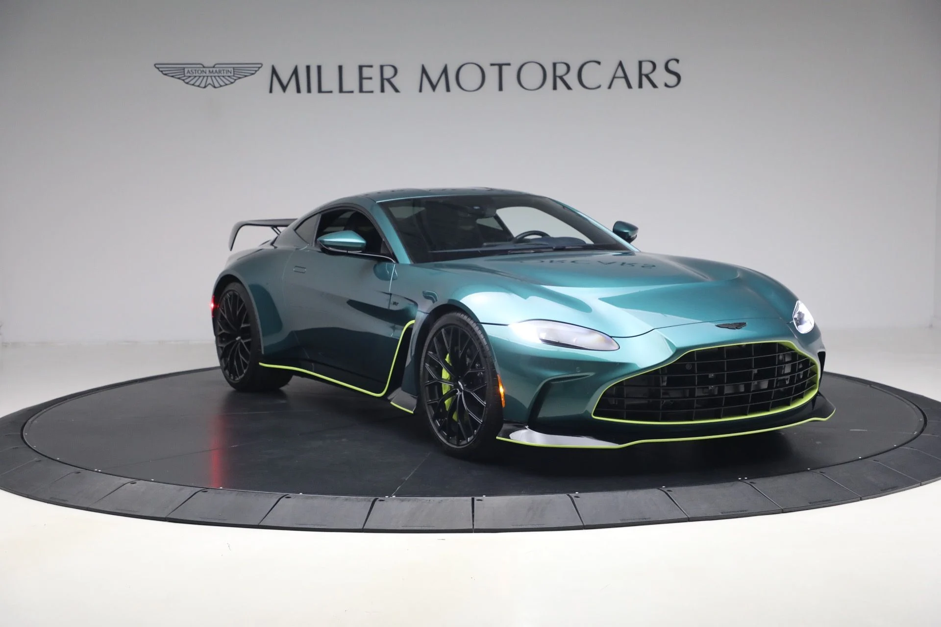 mph010_2359573914_Used_2023_Aston_Martin_Vantage_V12_1777723504_964af35e20