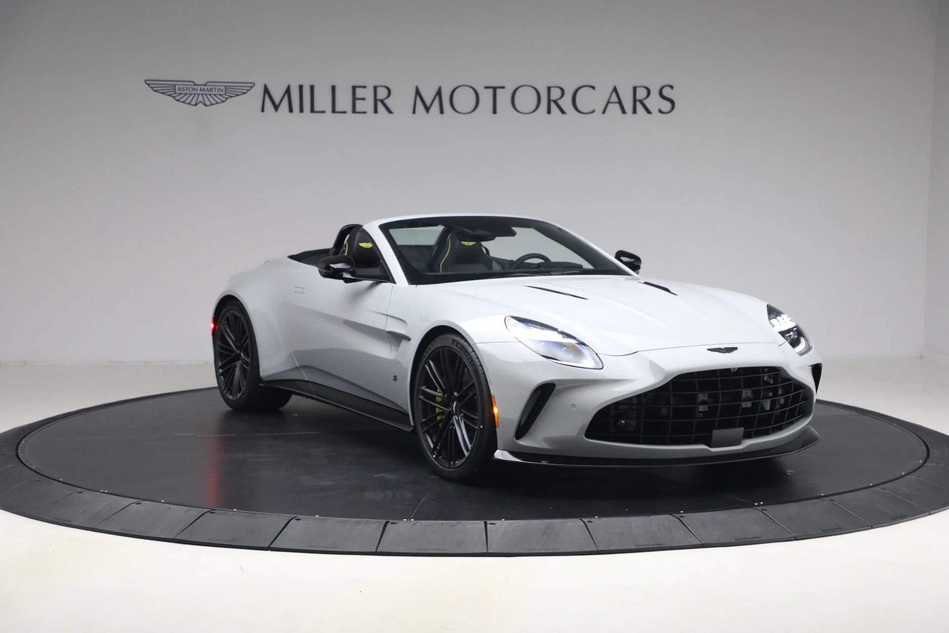 mph010_2365280096_New_2026_Aston_Martin_Vantage_S_Roadster_1776800186_355bf98b94