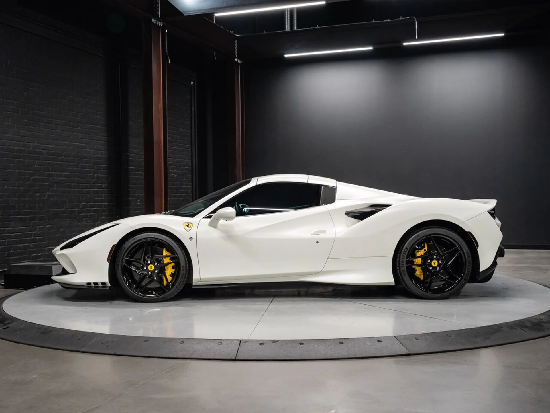 mph010_2368328549_ferrari_f8_spider_2022_552b3afe5c