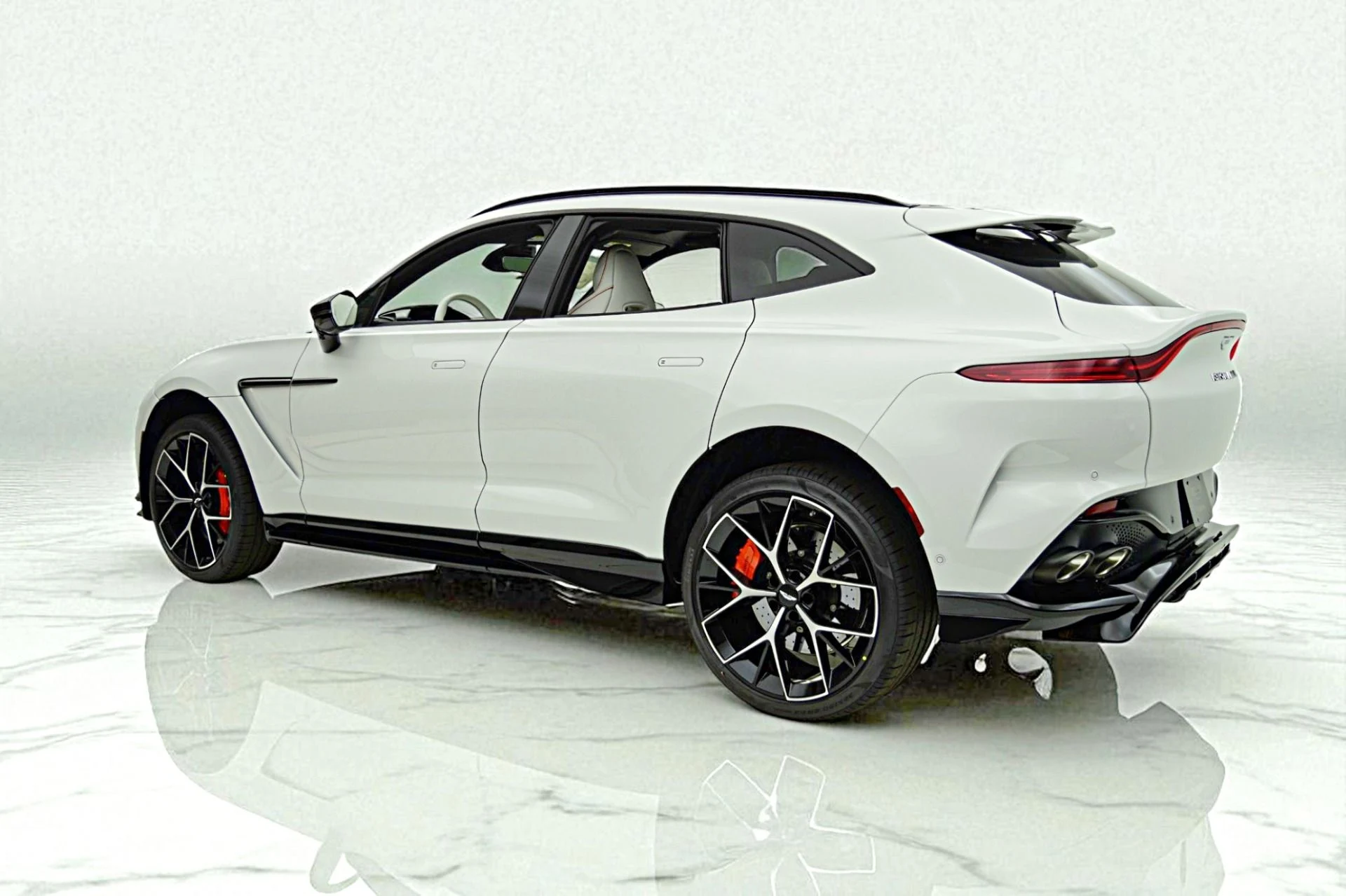 mph010_2385164055_New_2025_Aston_Martin_DBX_707_84ed14023b