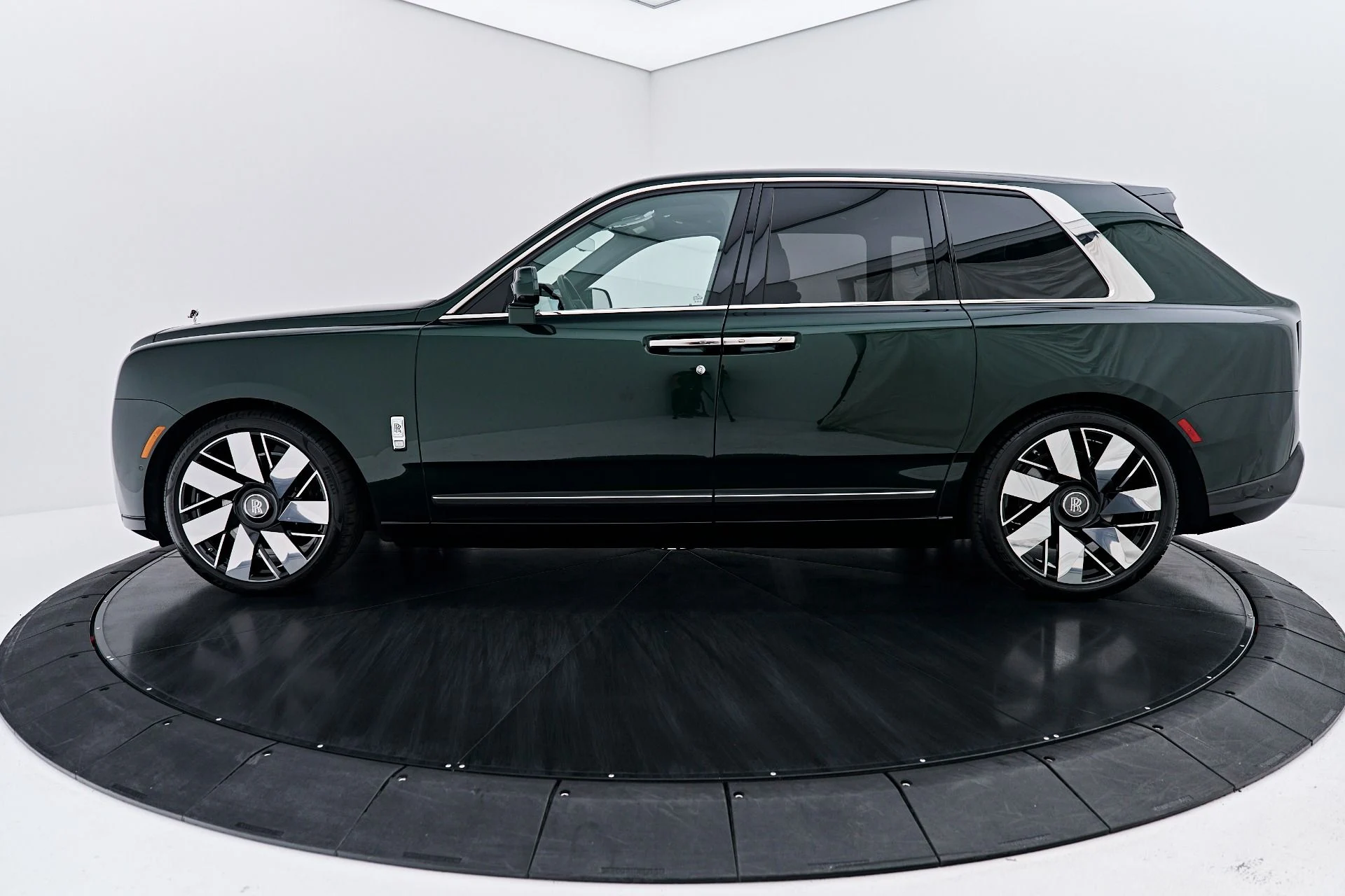 mph010_2385540383_Used_2026_Rolls_Royce_Cullinan_Base_1788456469_148673e1fd