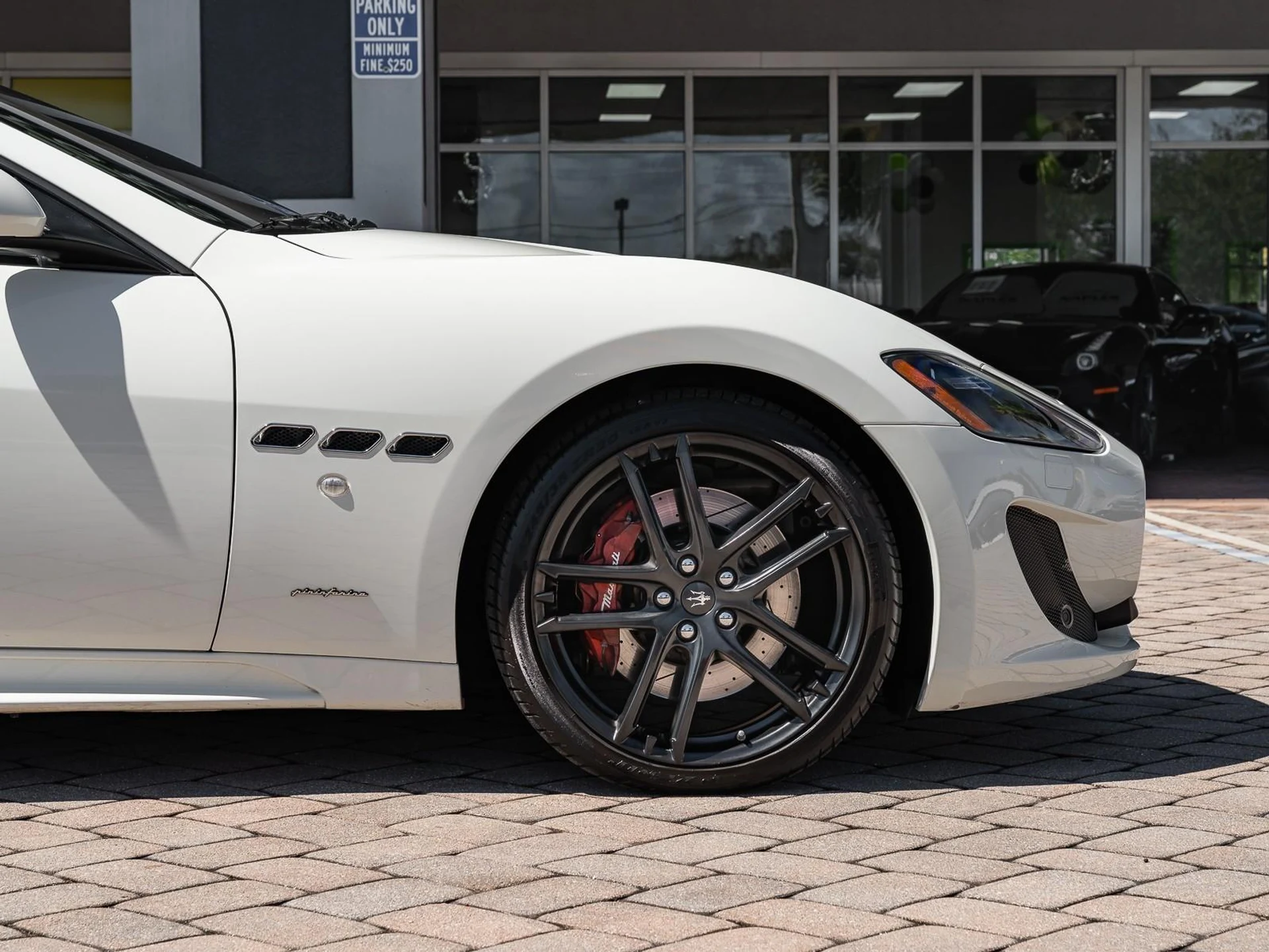 mph010_2386827886_Used_2015_Maserati_Gran_Turismo_Convertible_Sport_1760472331_2bd6b4e10e