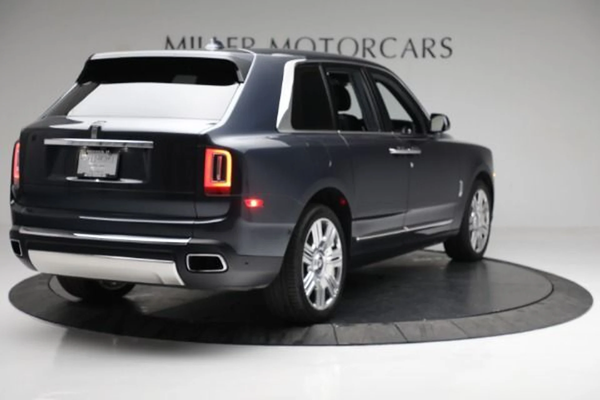 mph010_2390392952_Used_2019_Rolls_Royce_Cullinan_65babfd806