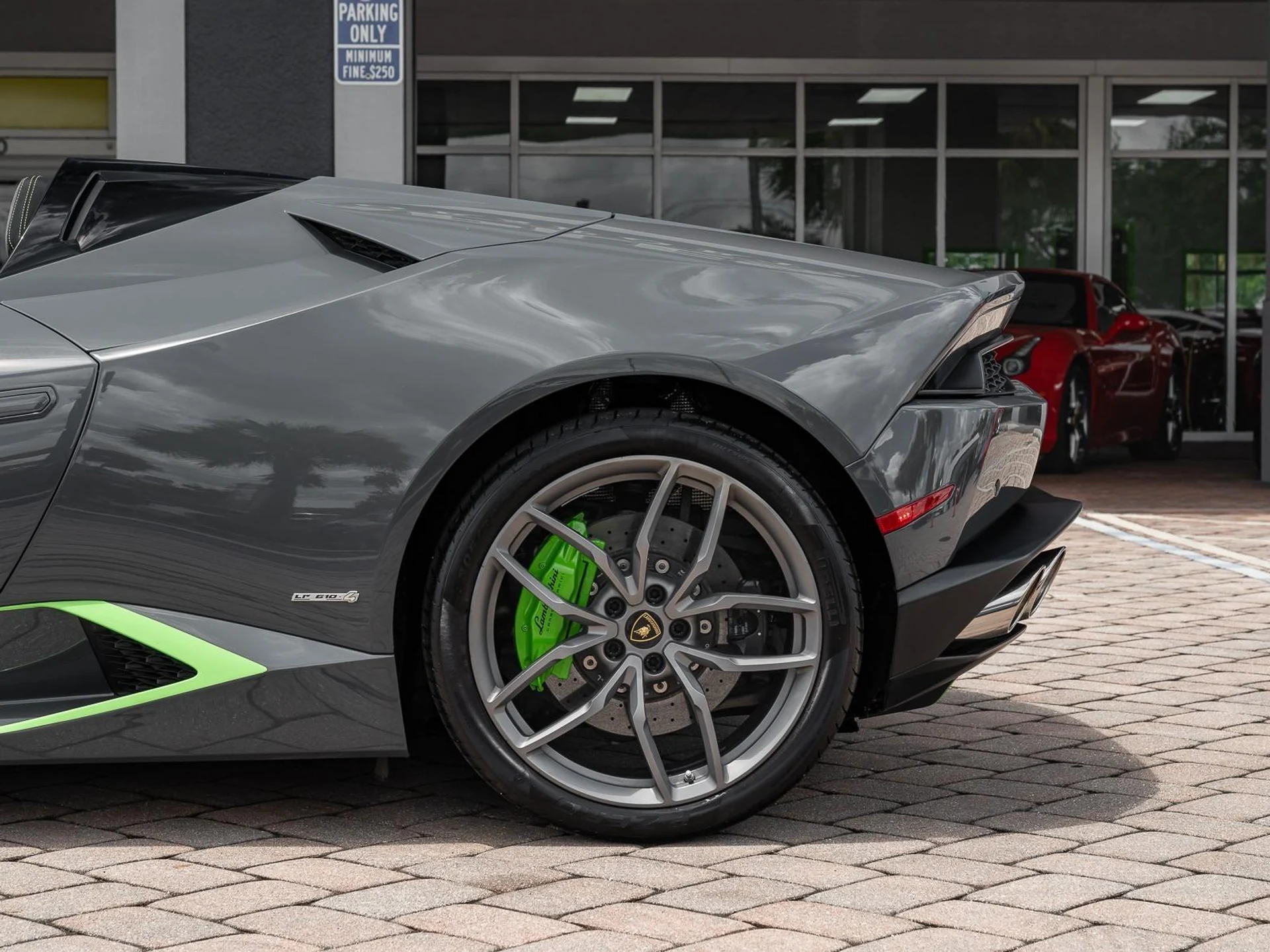 mph010_2393528867_Used_2016_Lamborghini_Huracan_LP_610_4_Spyder_1756498198_4fbf125b4b