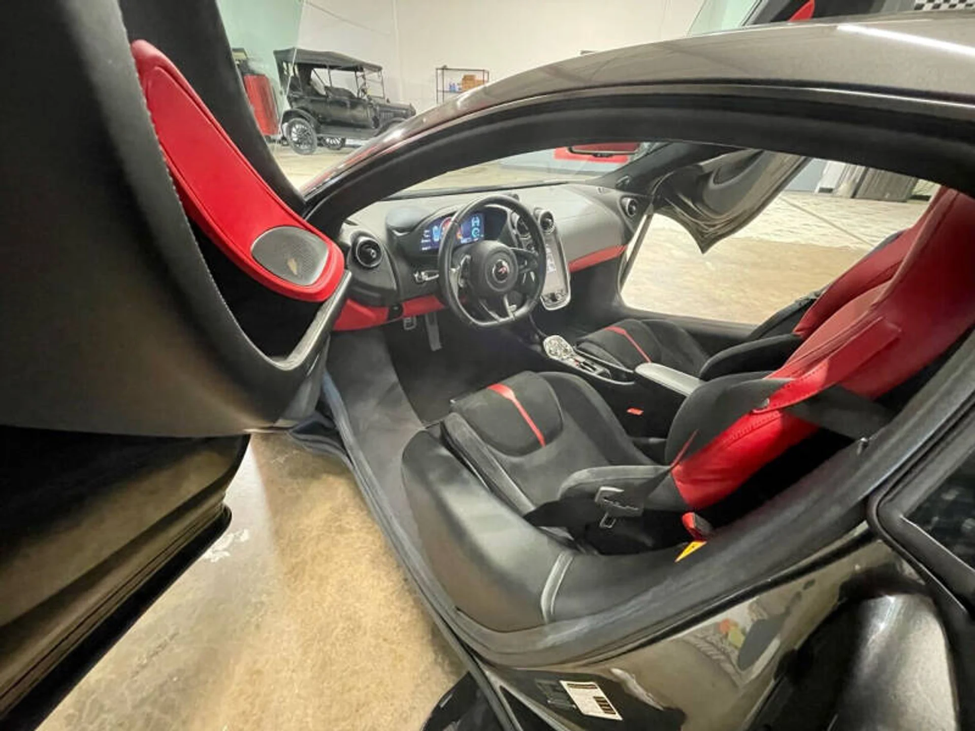 mph010_2395599854_2017_mclaren_570gt_base_2dr_coupe_3b86d23822
